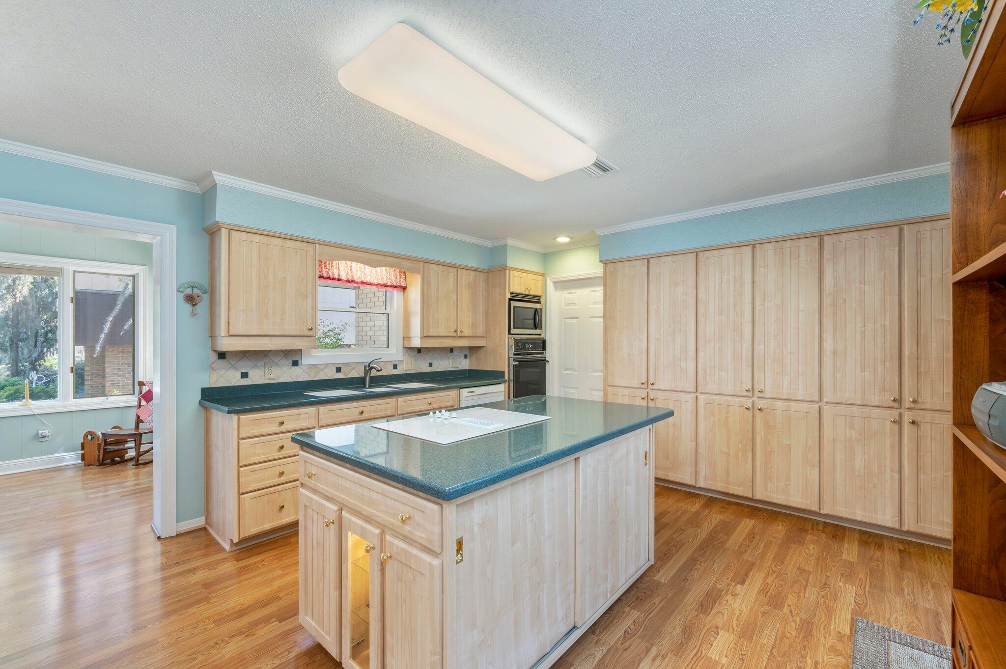 BAYOU WOODS 4TH ADDN - Residential