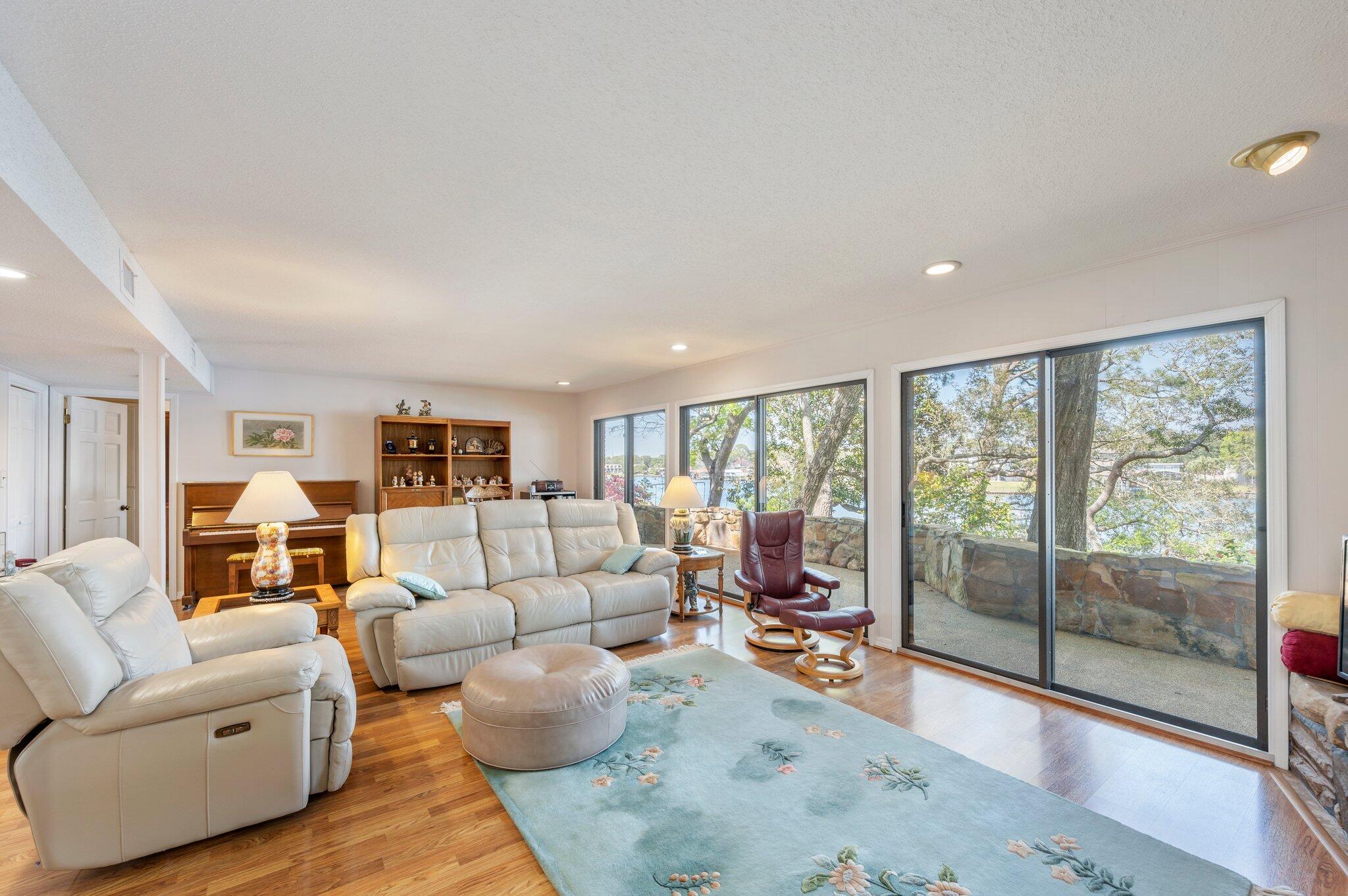 BAYOU WOODS 4TH ADDN - Residential