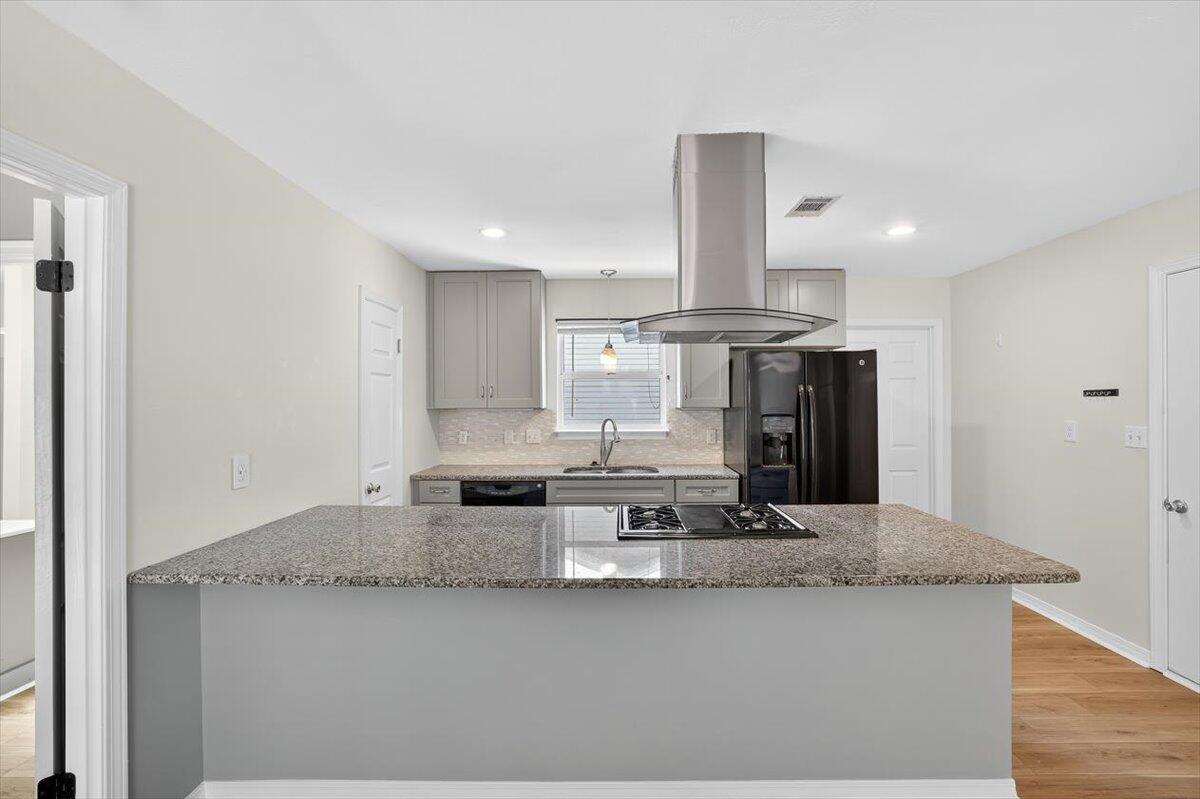 CREEKSIDE PH IV LOT 102 BLK C - Residential