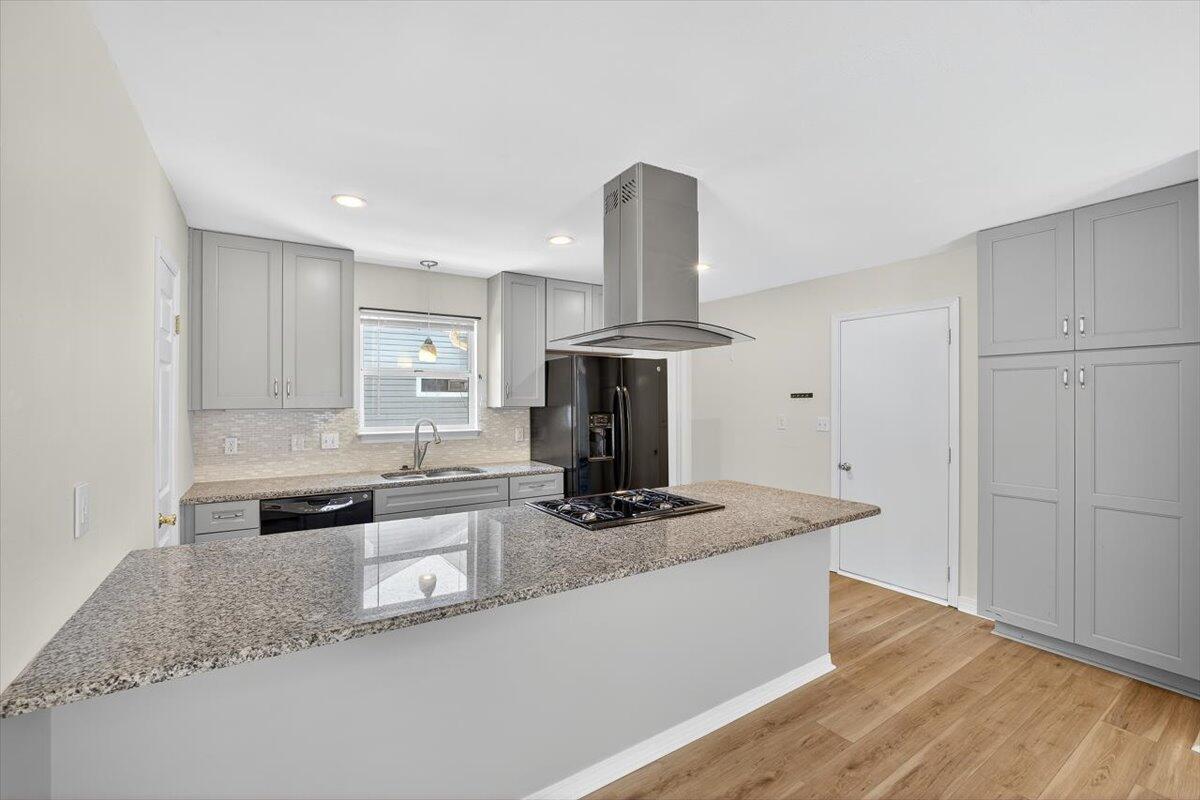CREEKSIDE PH IV LOT 102 BLK C - Residential