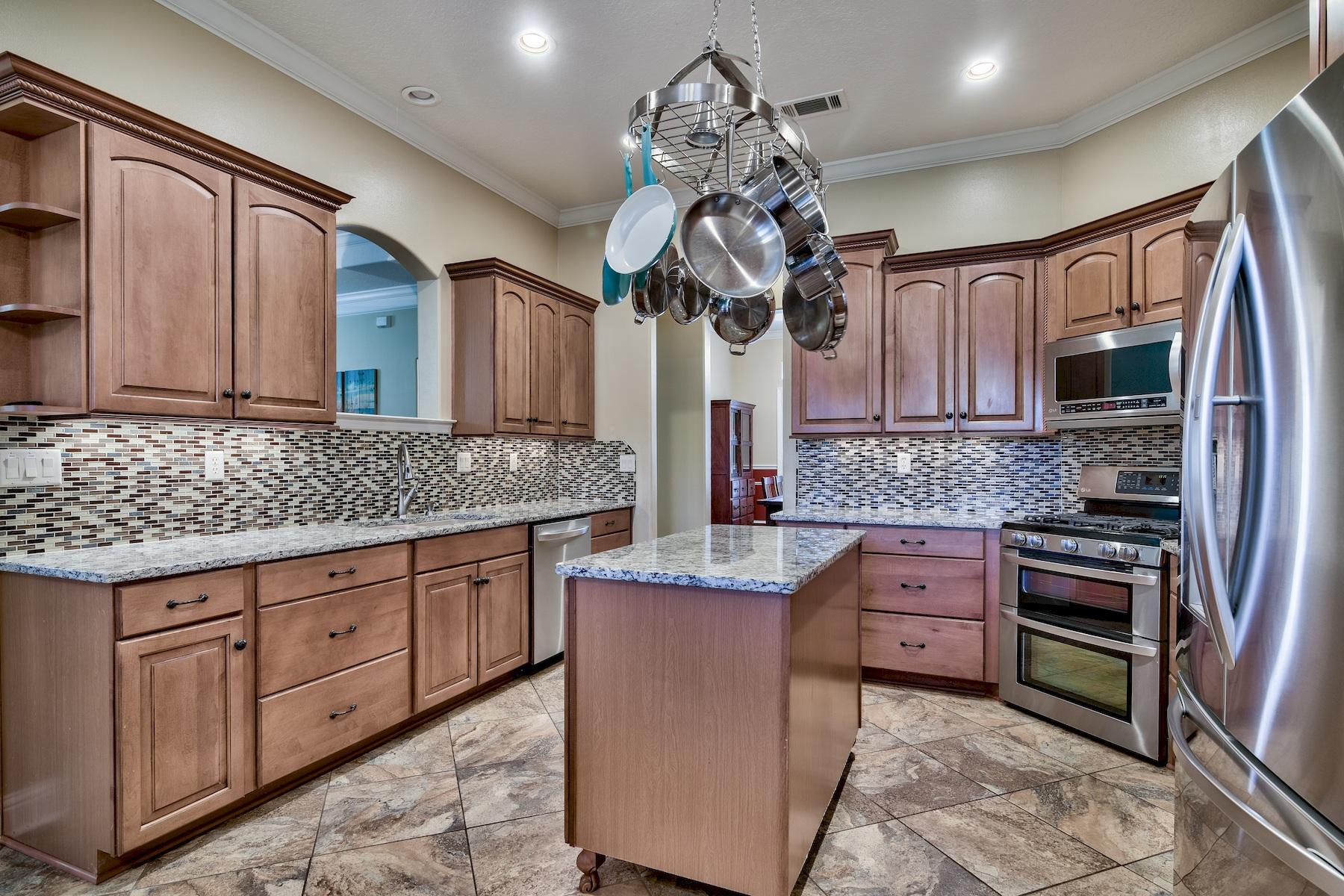 BAYSHORE PLACE - Residential