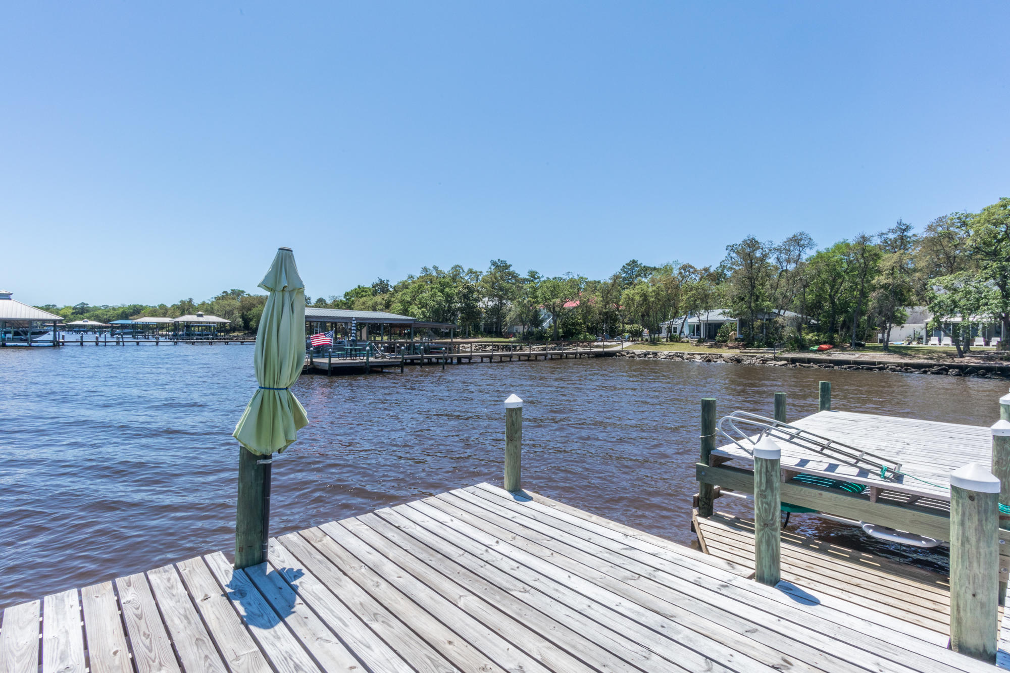 HATCHEE SHORES - Residential
