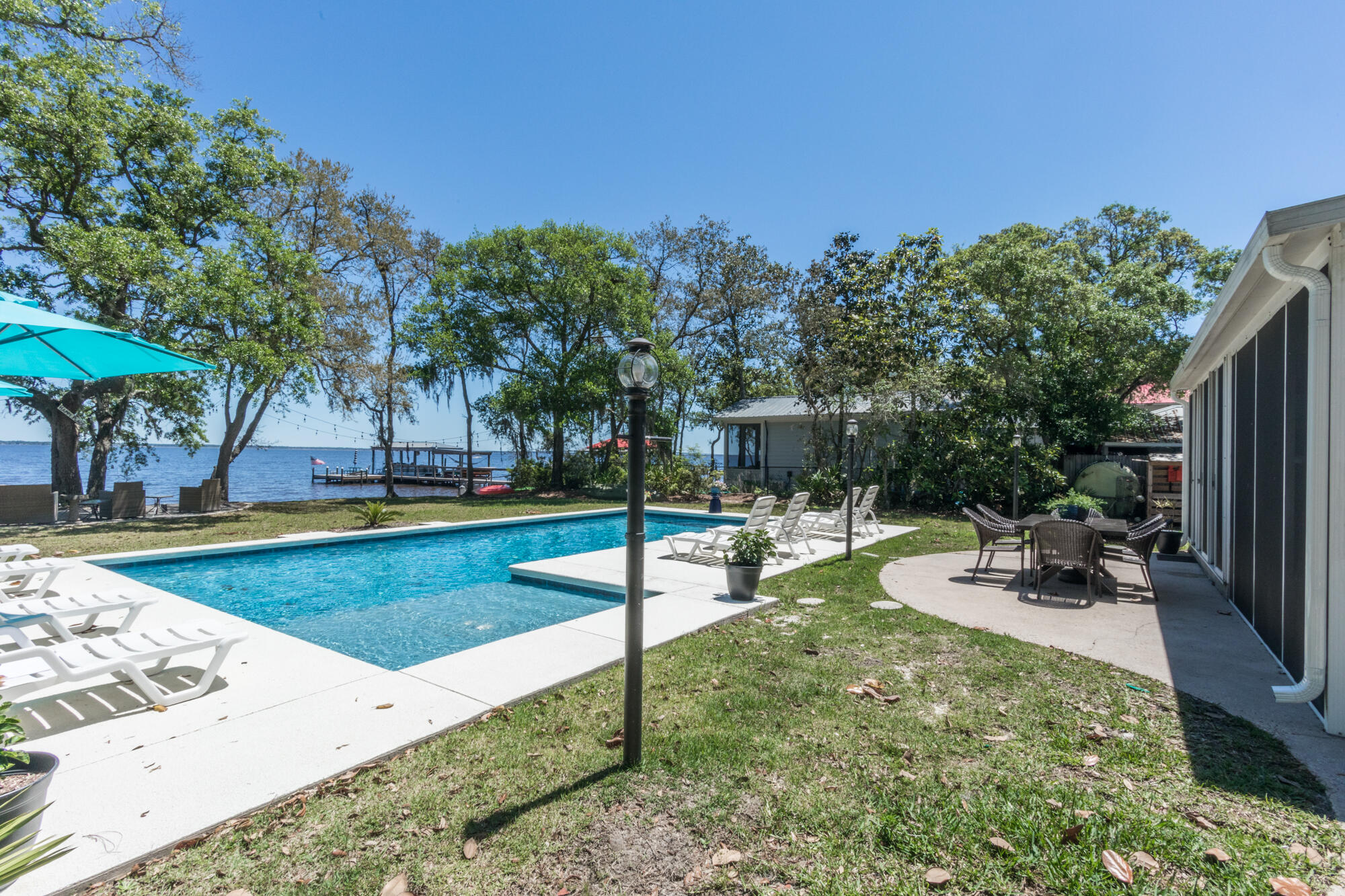 HATCHEE SHORES - Residential