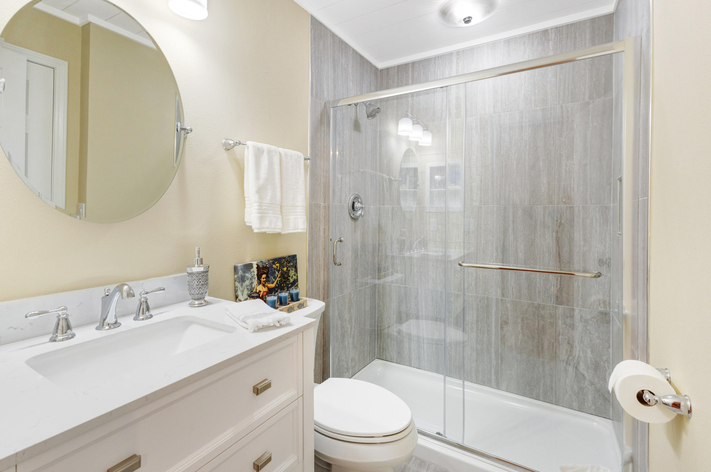 LAKESIDE CONDO AT BLUEWATER BAY - Residential