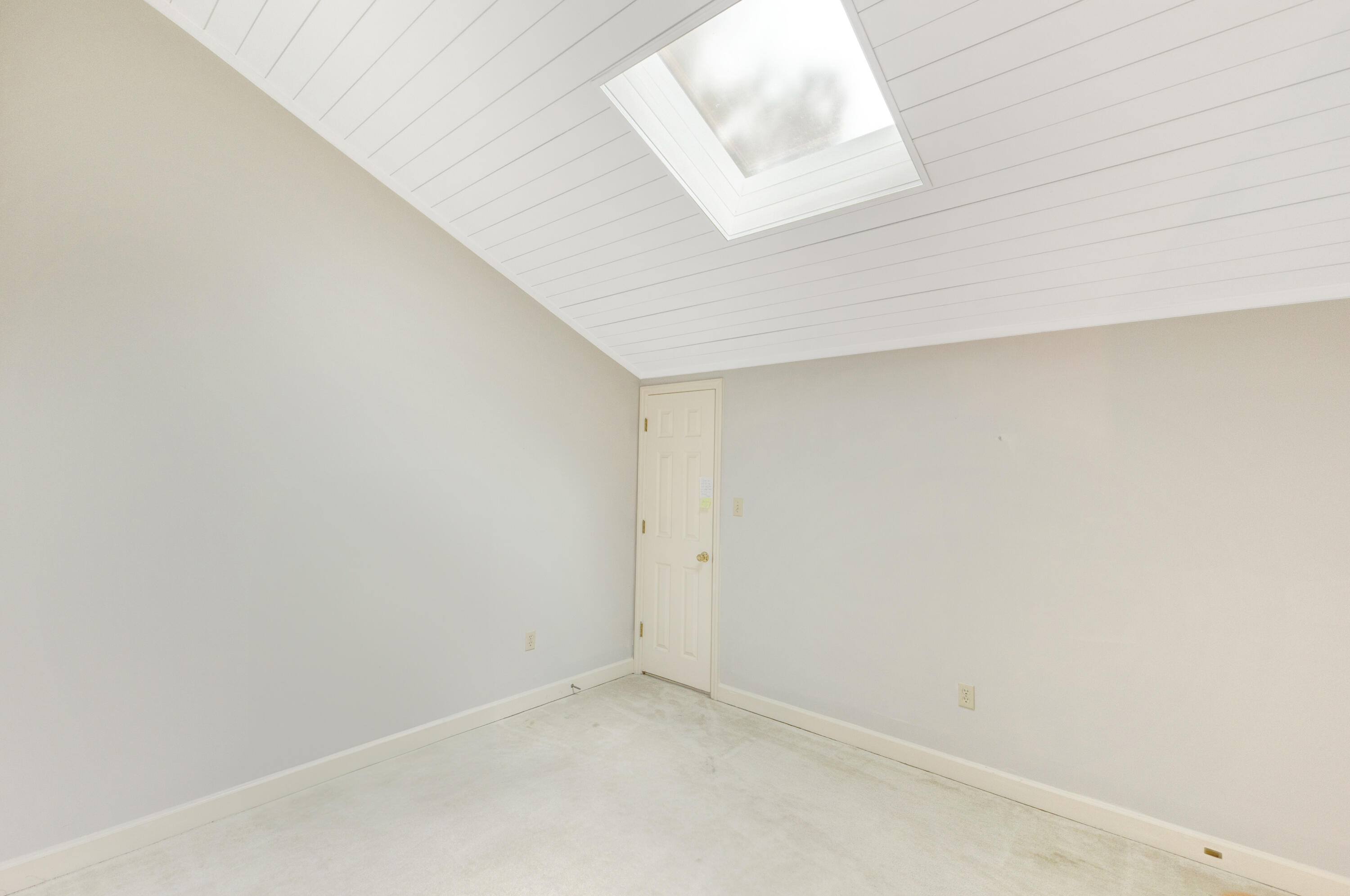 LAKESIDE CONDO AT BLUEWATER BAY - Residential