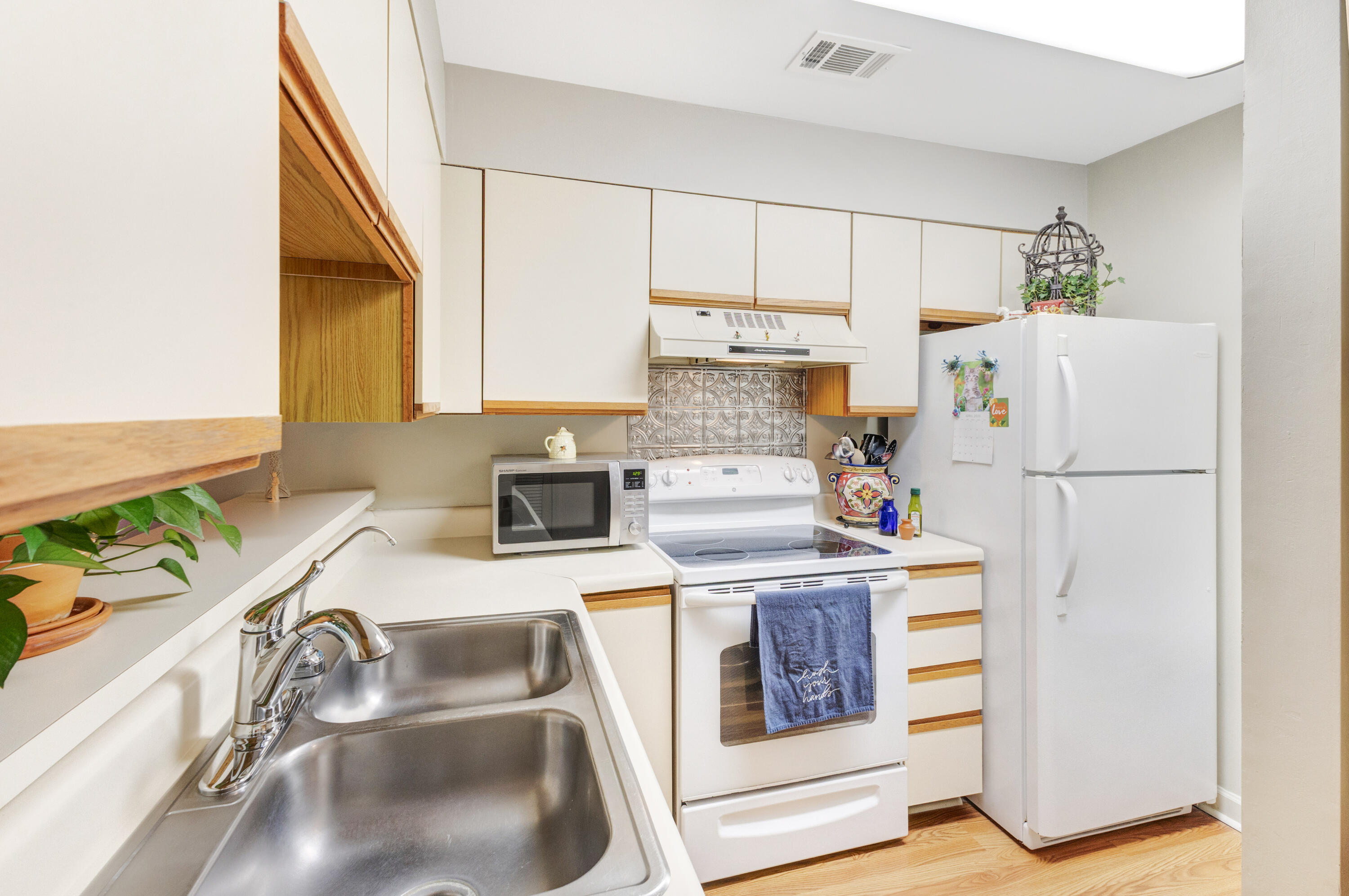 LAKESIDE CONDO AT BLUEWATER BAY - Residential