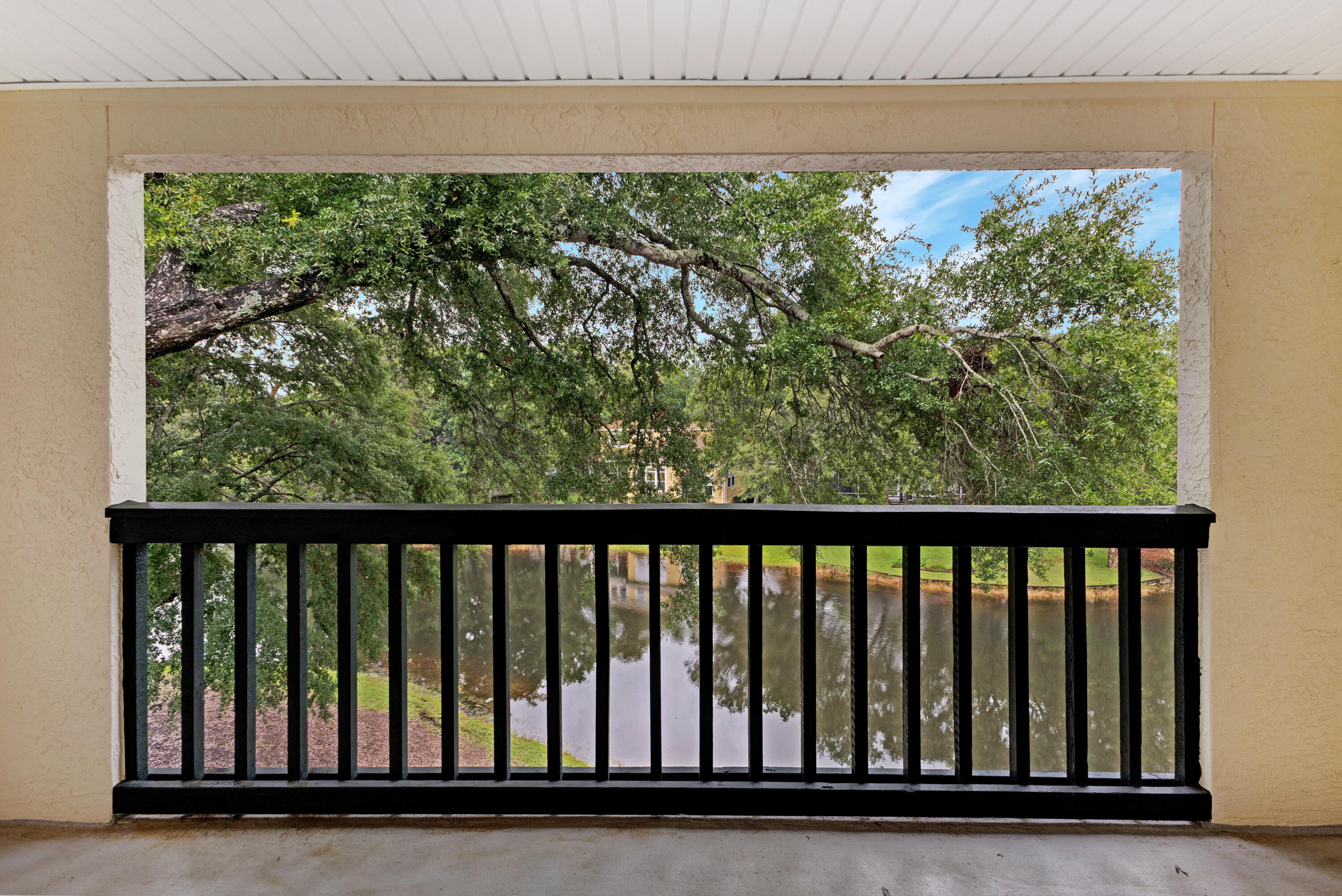 LAKESIDE CONDO AT BLUEWATER BAY - Residential