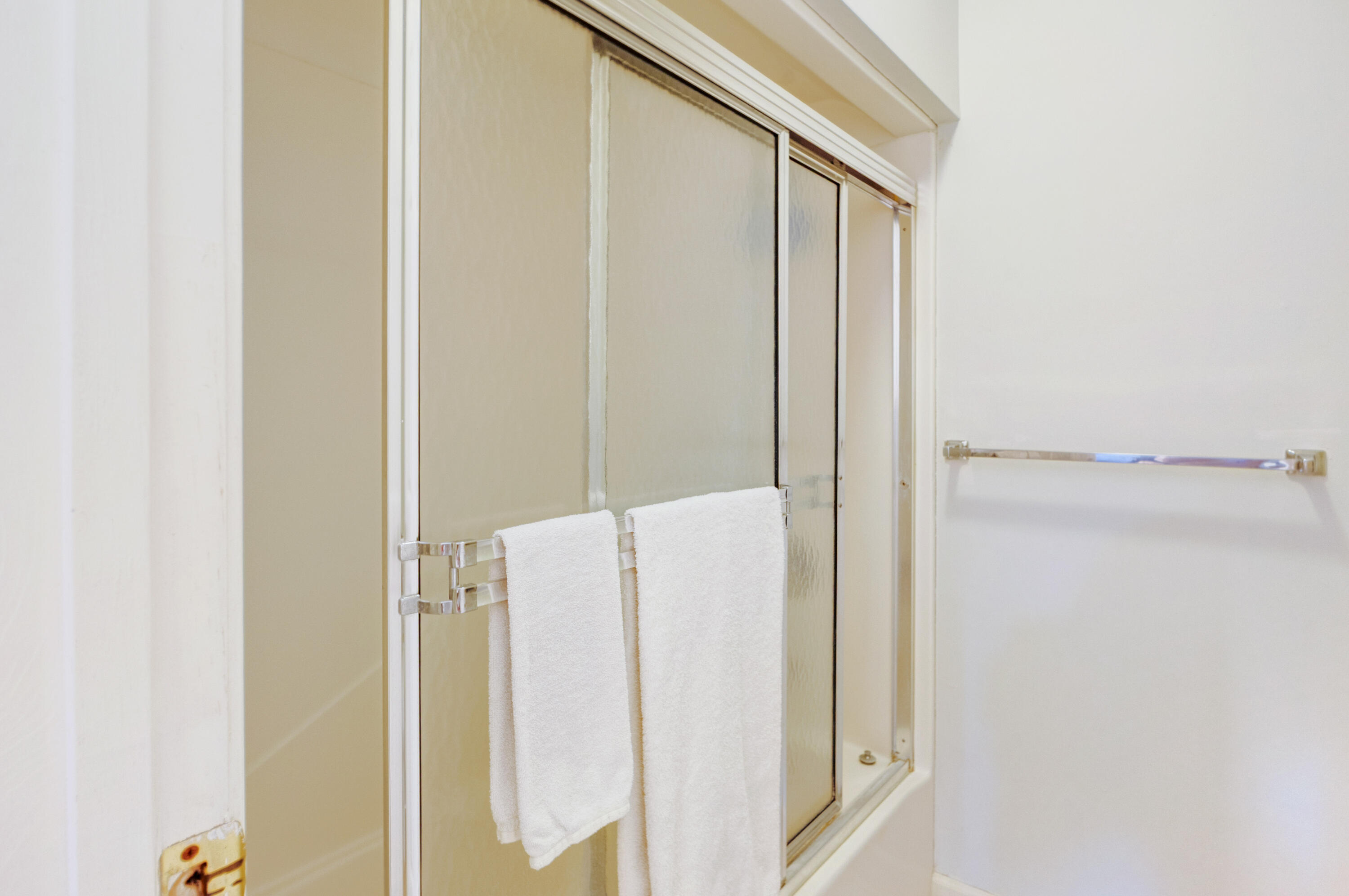 LAKESIDE CONDO AT BLUEWATER BAY - Residential