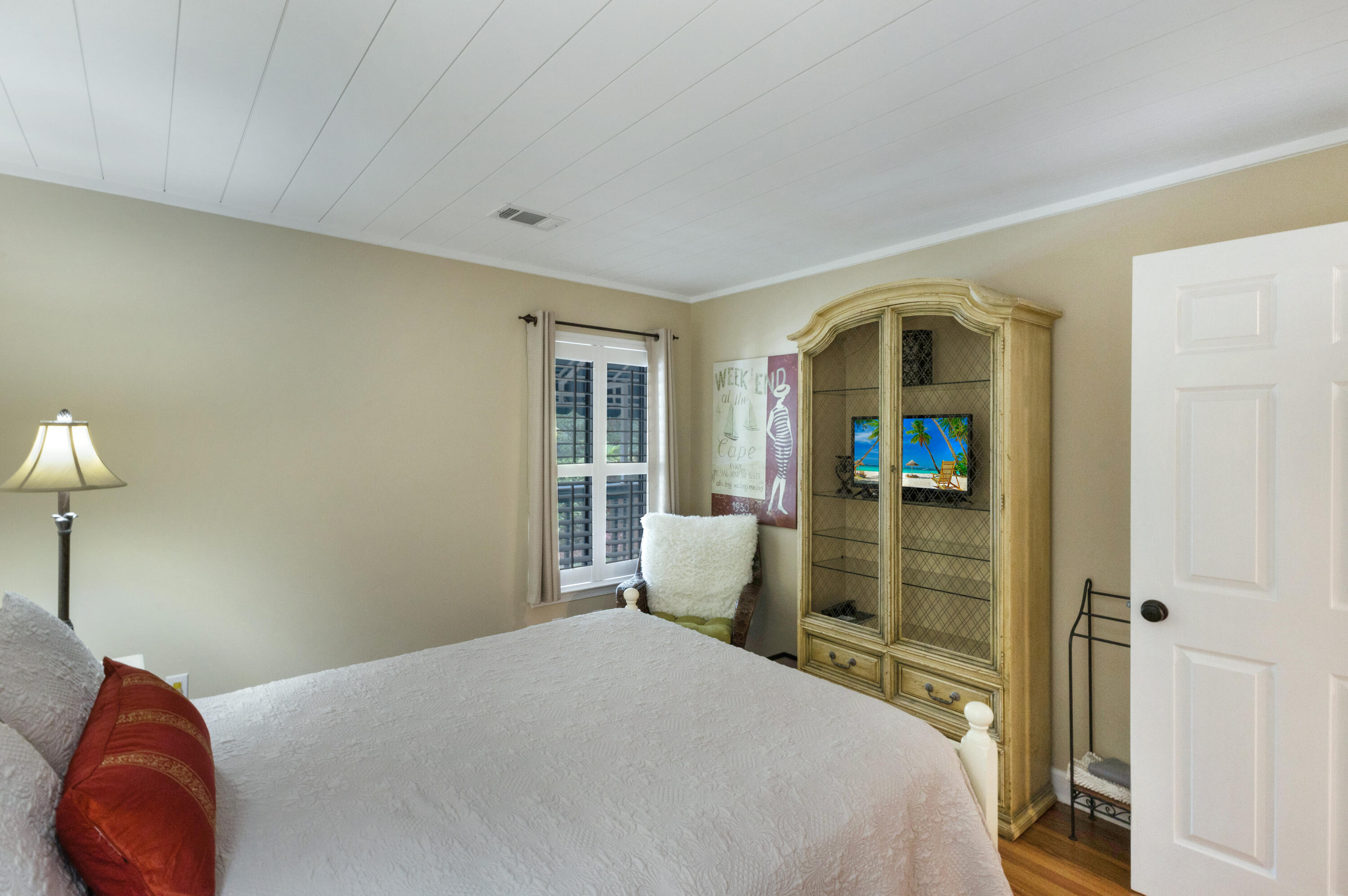 LAKESIDE CONDO AT BLUEWATER BAY - Residential