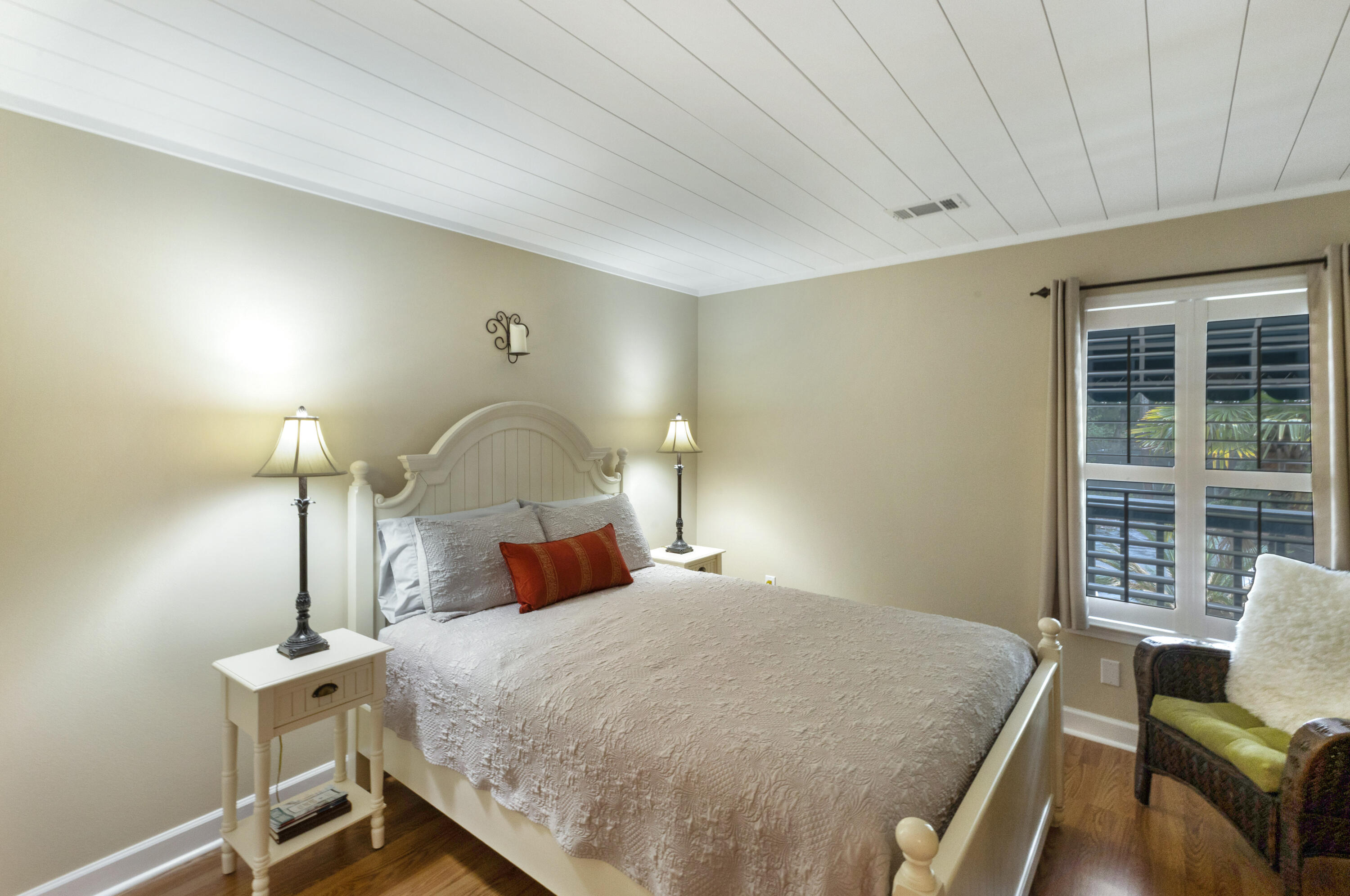 LAKESIDE CONDO AT BLUEWATER BAY - Residential