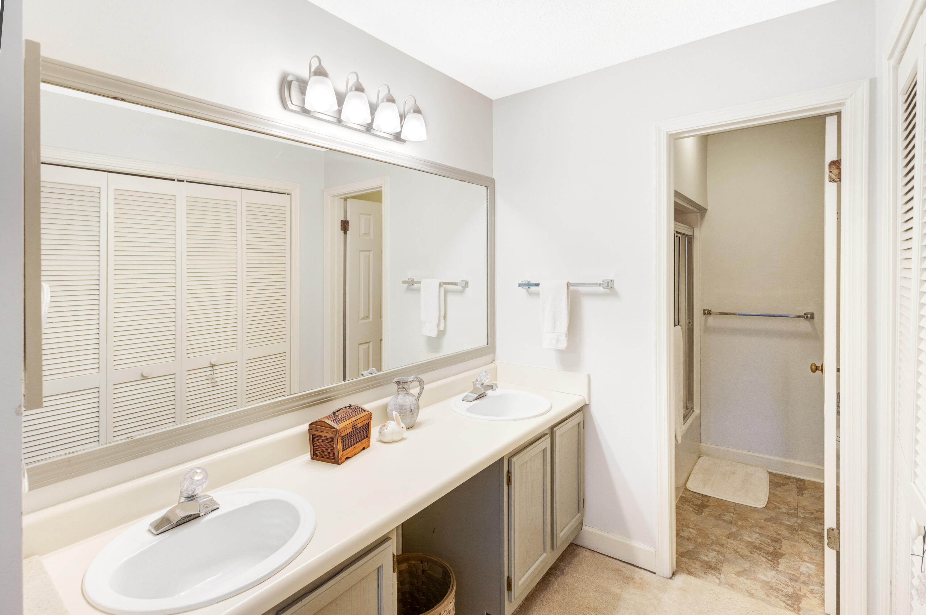 LAKESIDE CONDO AT BLUEWATER BAY - Residential