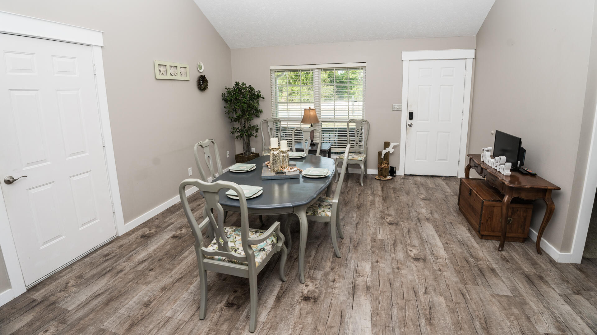 TREASURE ISLAND - Residential