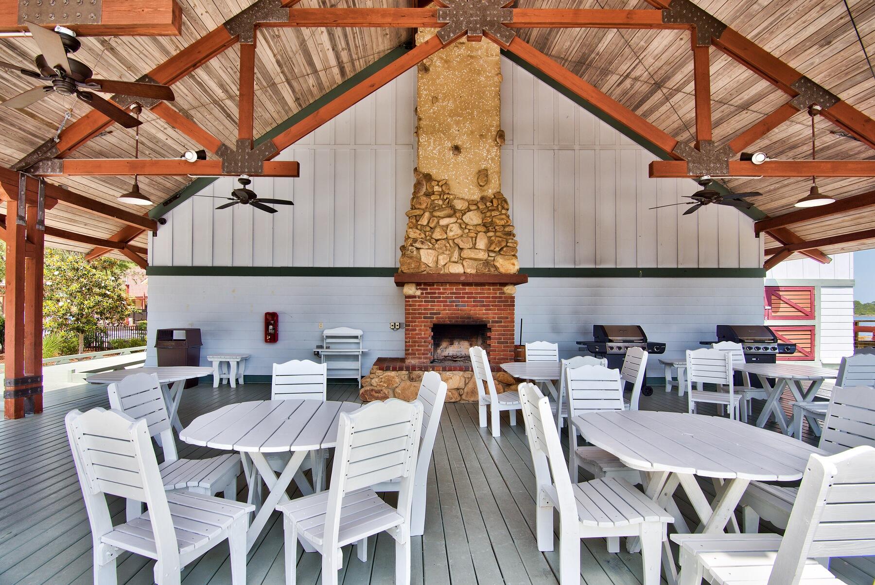 LAKESIDE LODGE AT PROSPECT POINT - Residential
