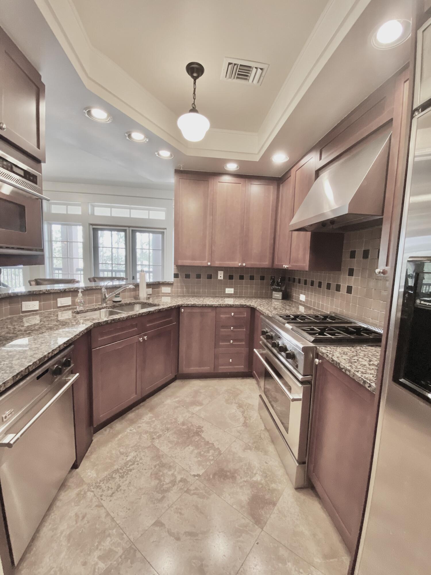 LAKESIDE LODGE AT PROSPECT POINT - Residential