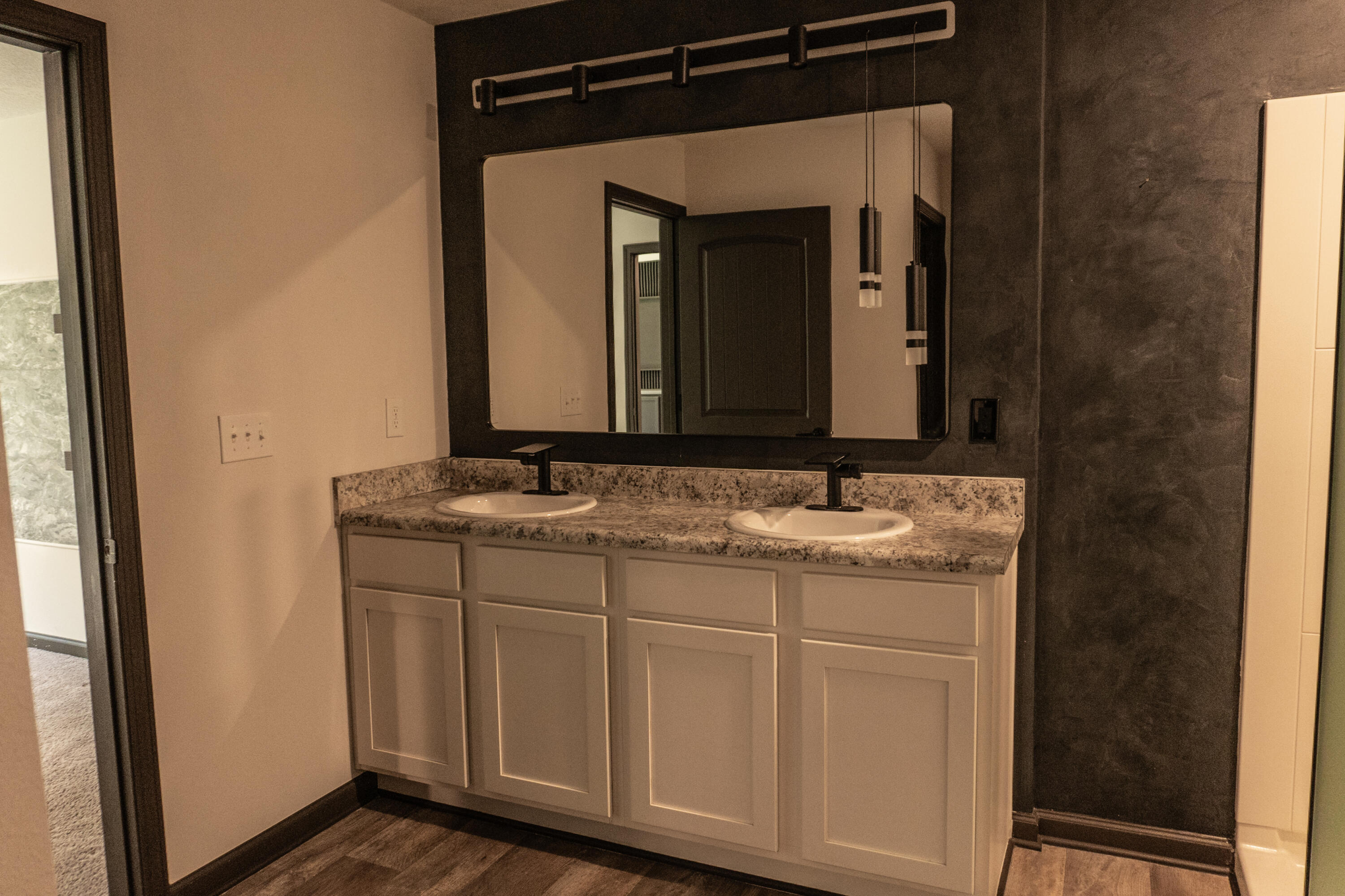 ASHTIN ESTATES - Residential Lease