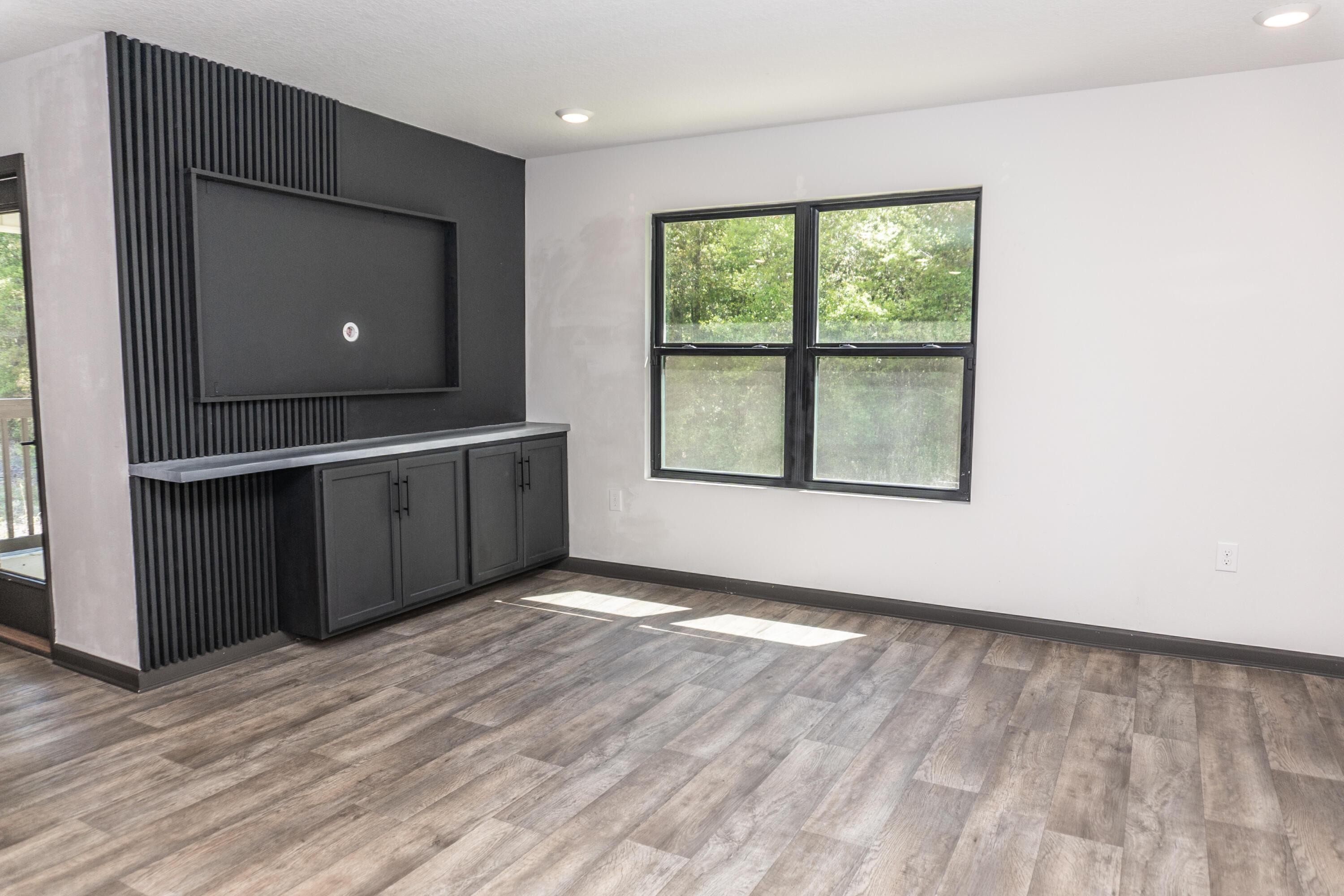 ASHTIN ESTATES - Residential Lease