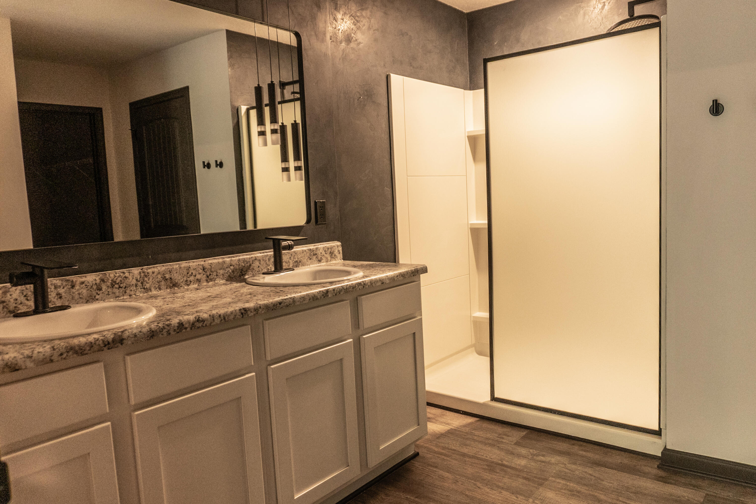 ASHTIN ESTATES - Residential Lease