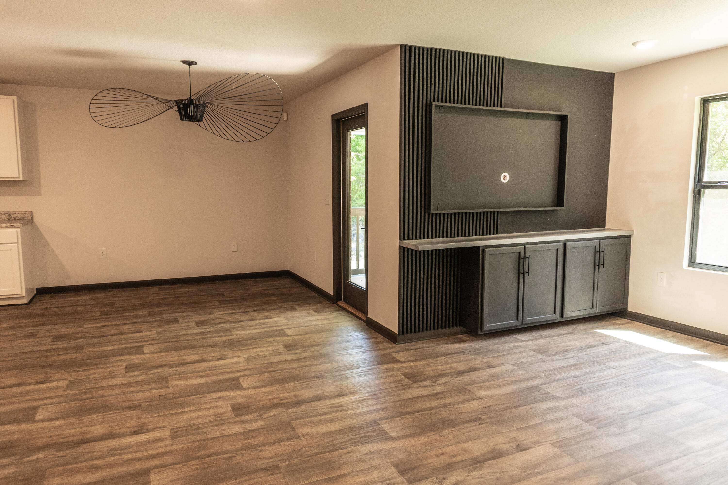 ASHTIN ESTATES - Residential Lease