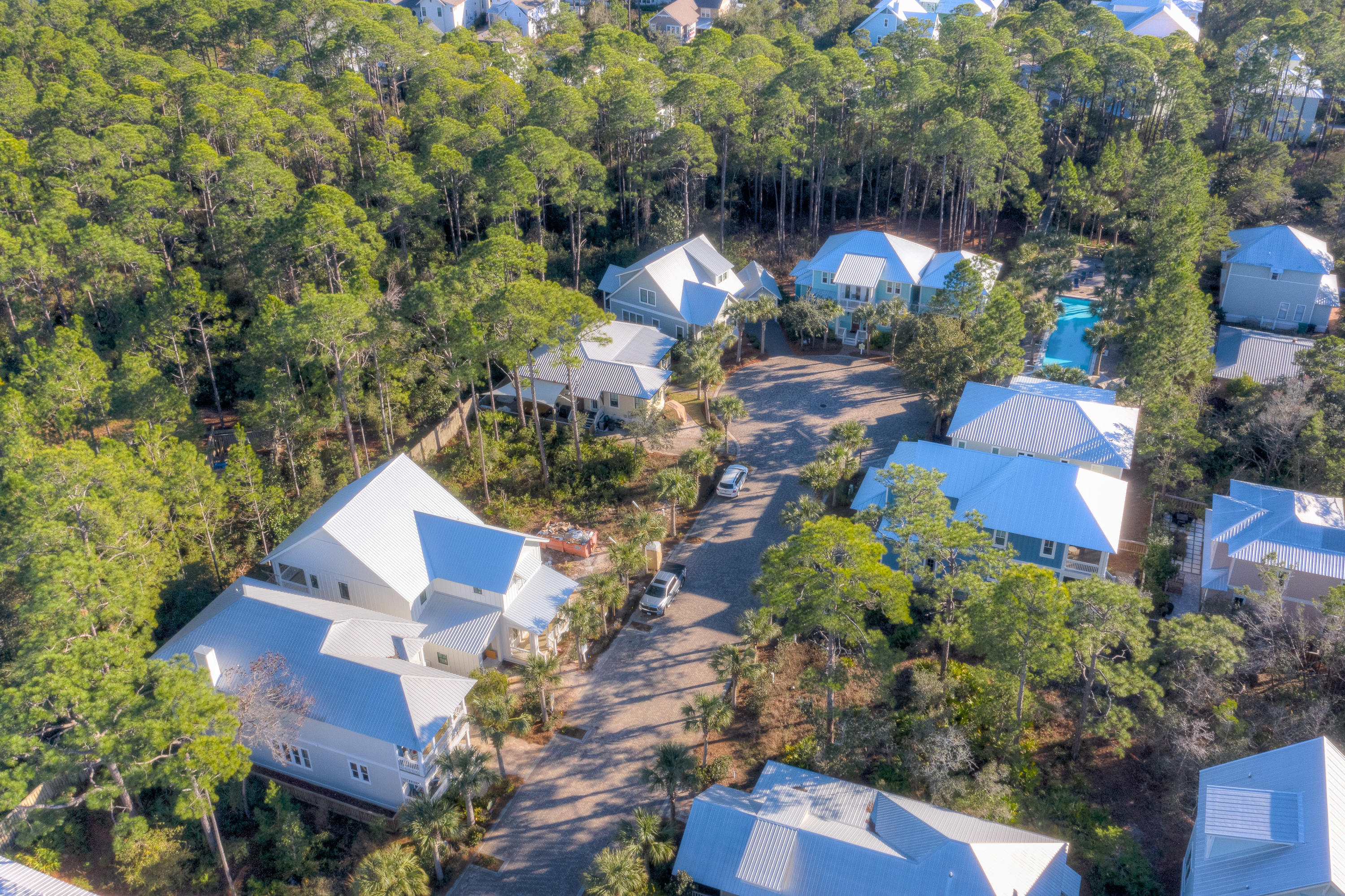 COTTAGES AT EASTERN LAKE - Residential