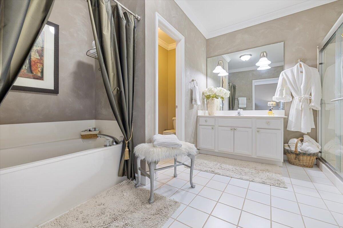 BARATARIA CONDO - Residential