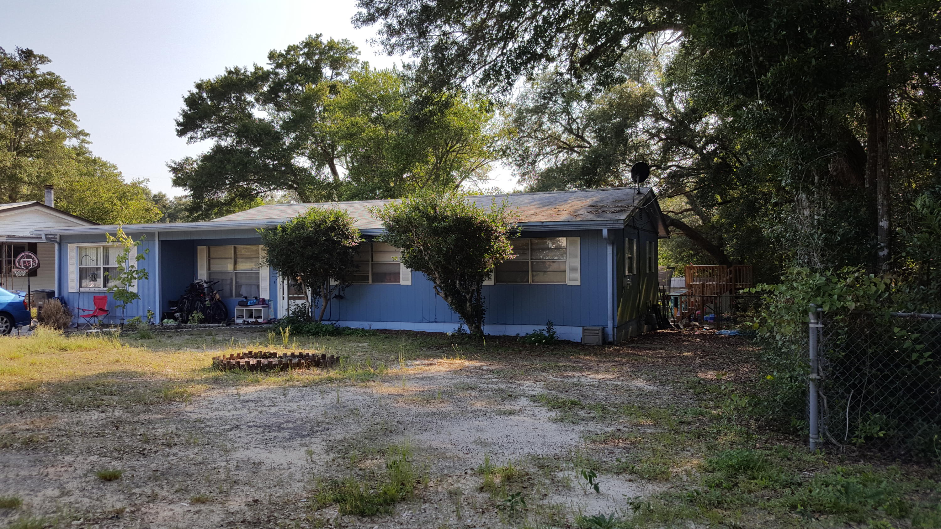 ALL OFFERS CONSIDERED!!! Calling all Investors and First Time Homebuyers! This is the home for you. 3 Bedrooms, Bonus Room, Eat-in Kitchen, screened in Porch and fully fenced backyard all centrally located near banking, shopping, dining, post office and Doolittle Park. Bonus room not included in Square Footage.