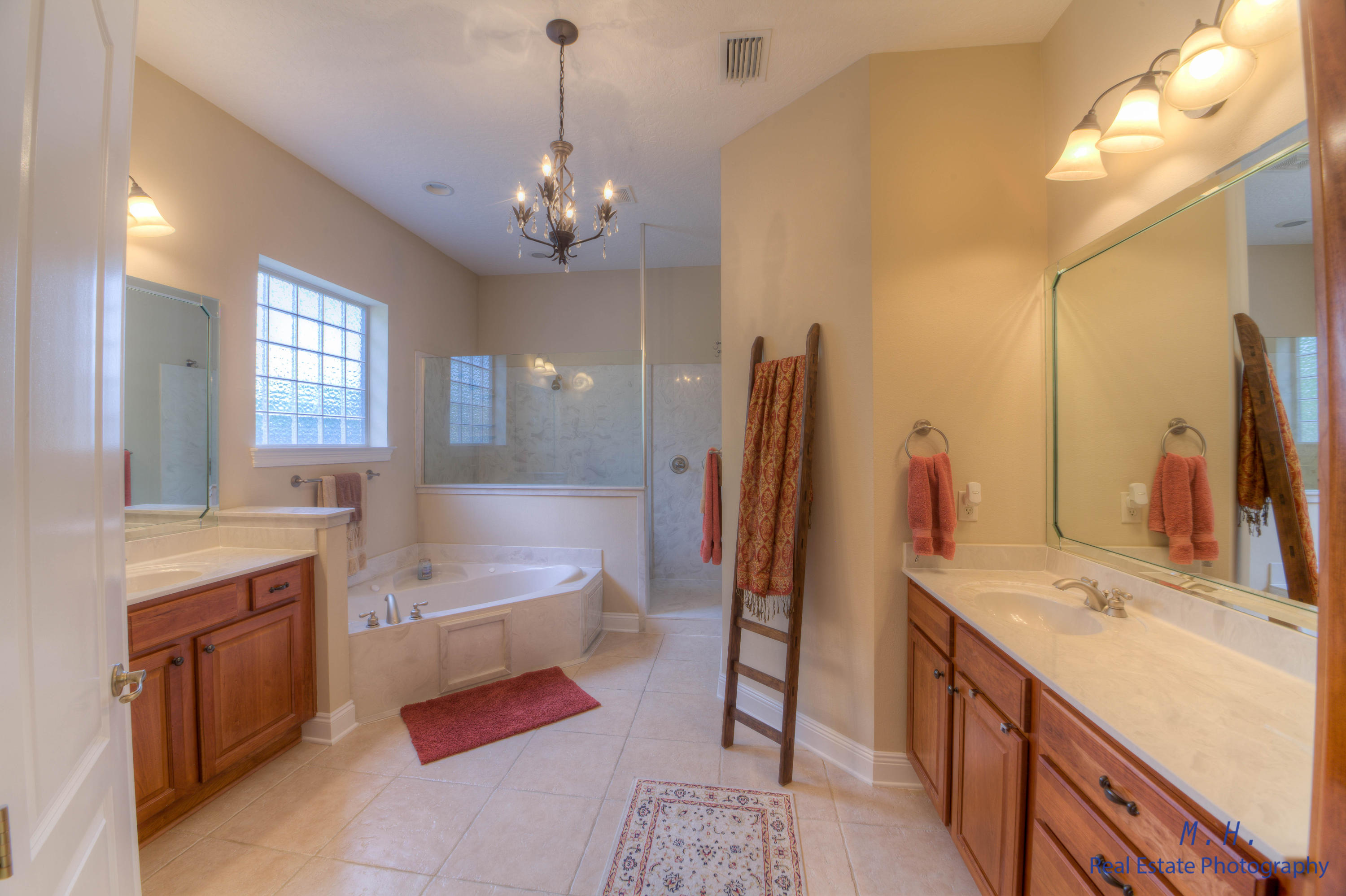 CHARDONNAY ESTATES - Residential