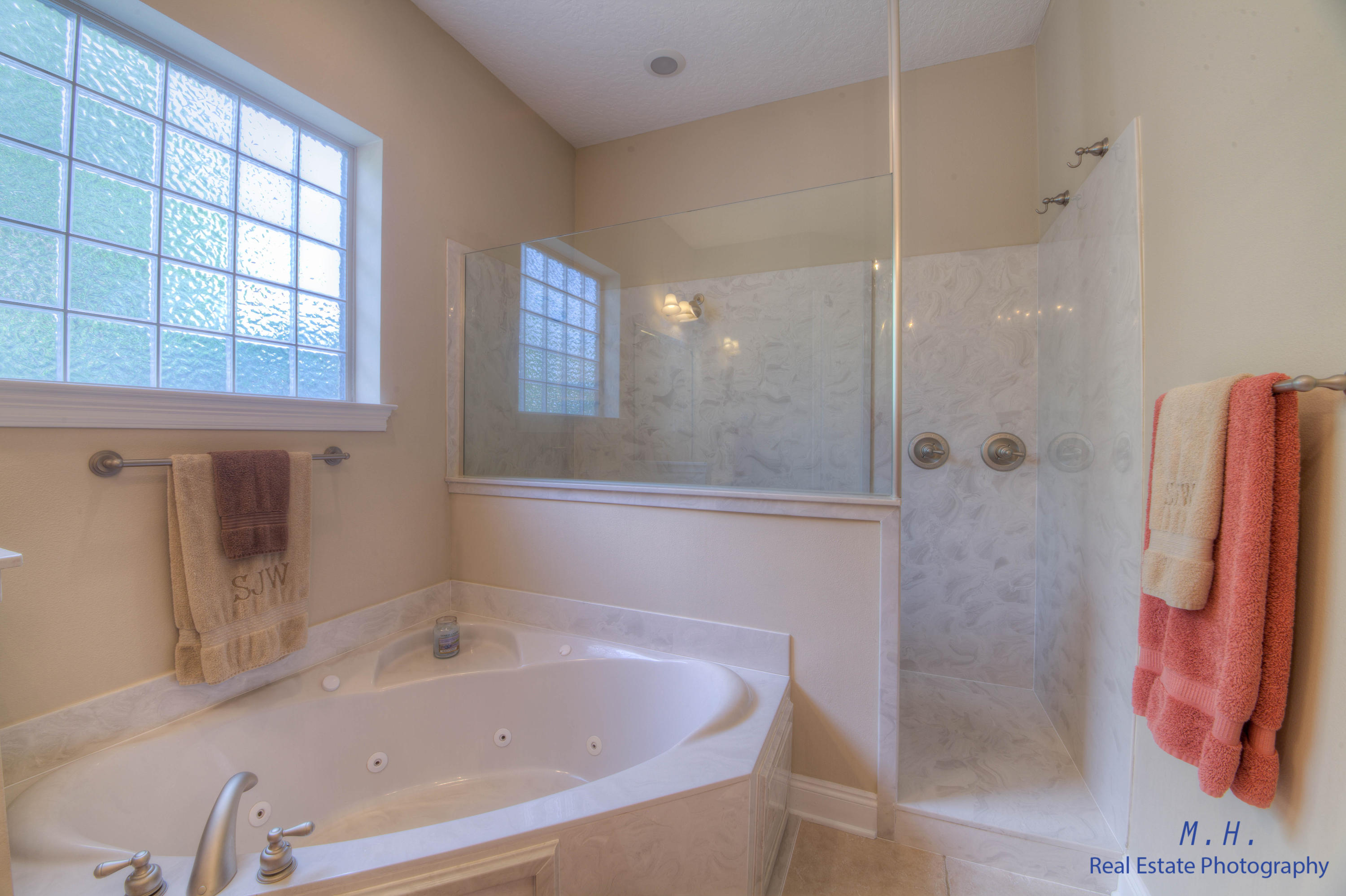 CHARDONNAY ESTATES - Residential