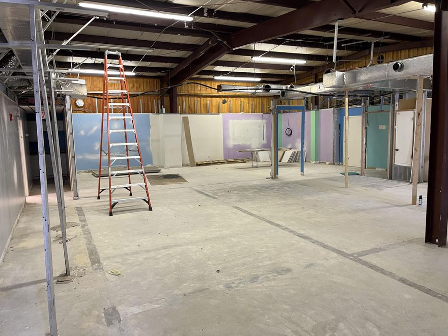 Prime warehouse available for lease in the heart of Fort Walton Beach, FL. The fully air-conditioned +/- 2,880 SF warehouse suite is situated on +/-1.5 acres. vThe property has easy access, good visibility, pylon signage, and shares a parking lot with the adjacent building. It is located along Lewis St, and less than one block from Beal St, (excess of 40,000 vehicles/day)