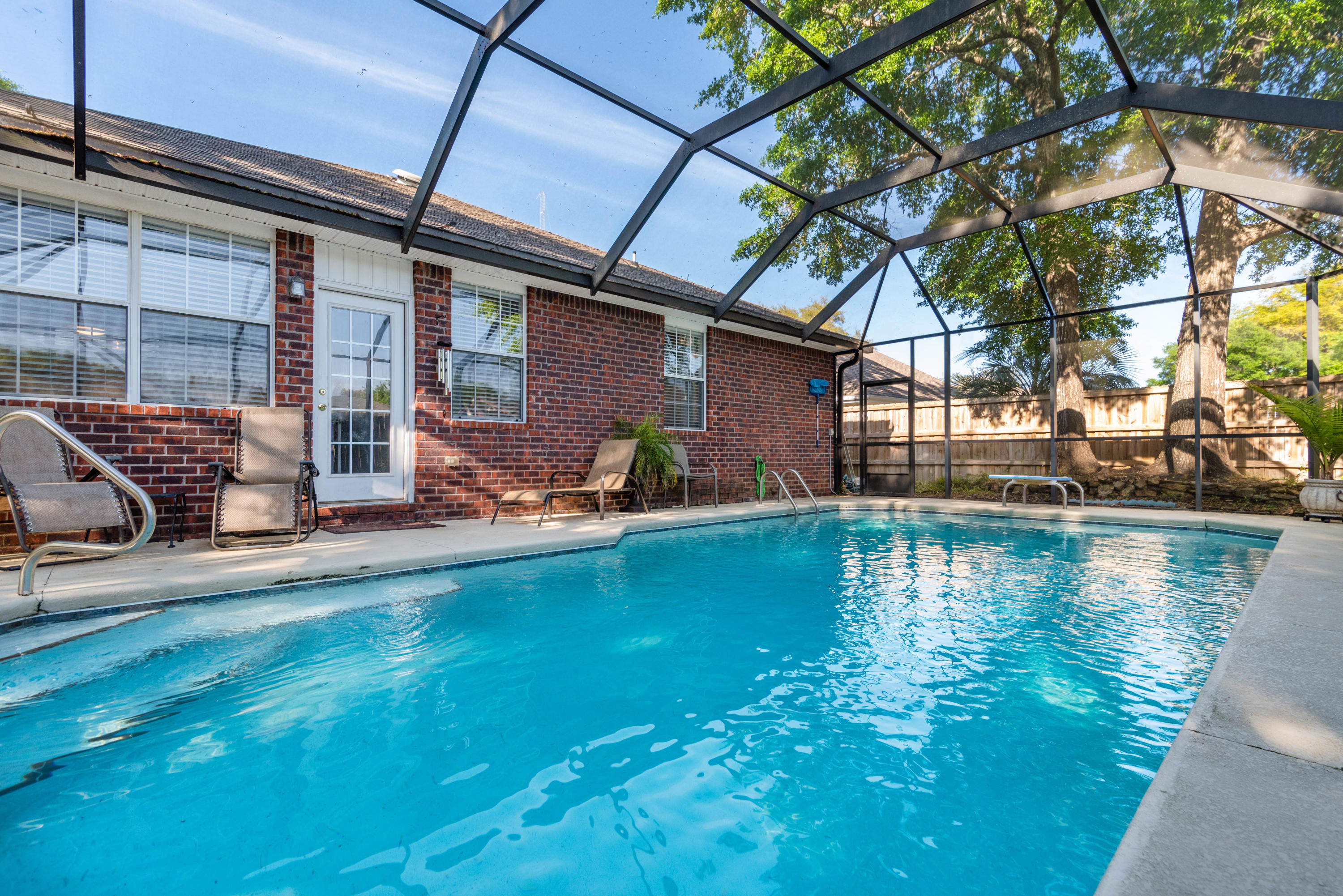 CEDAR LAKE - Residential