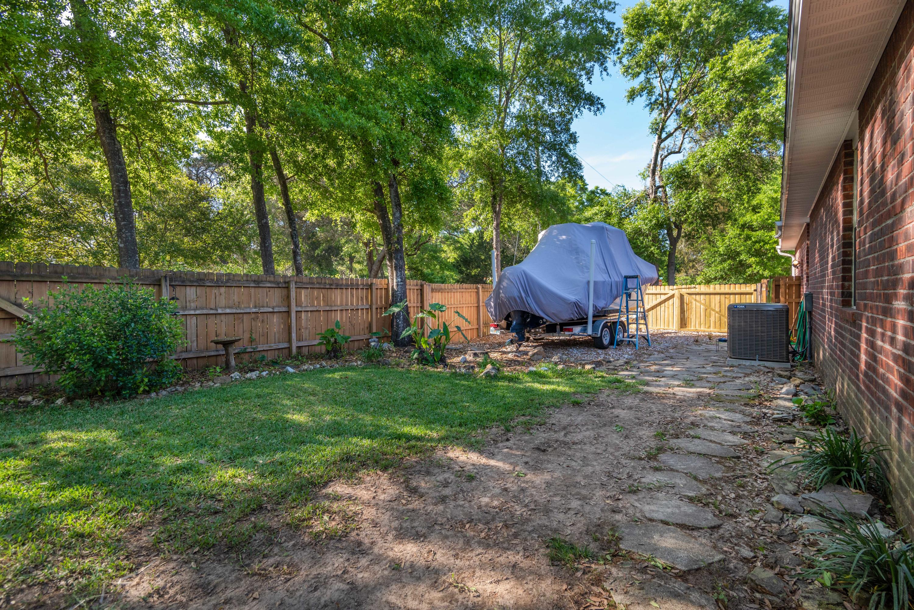 CEDAR LAKE - Residential