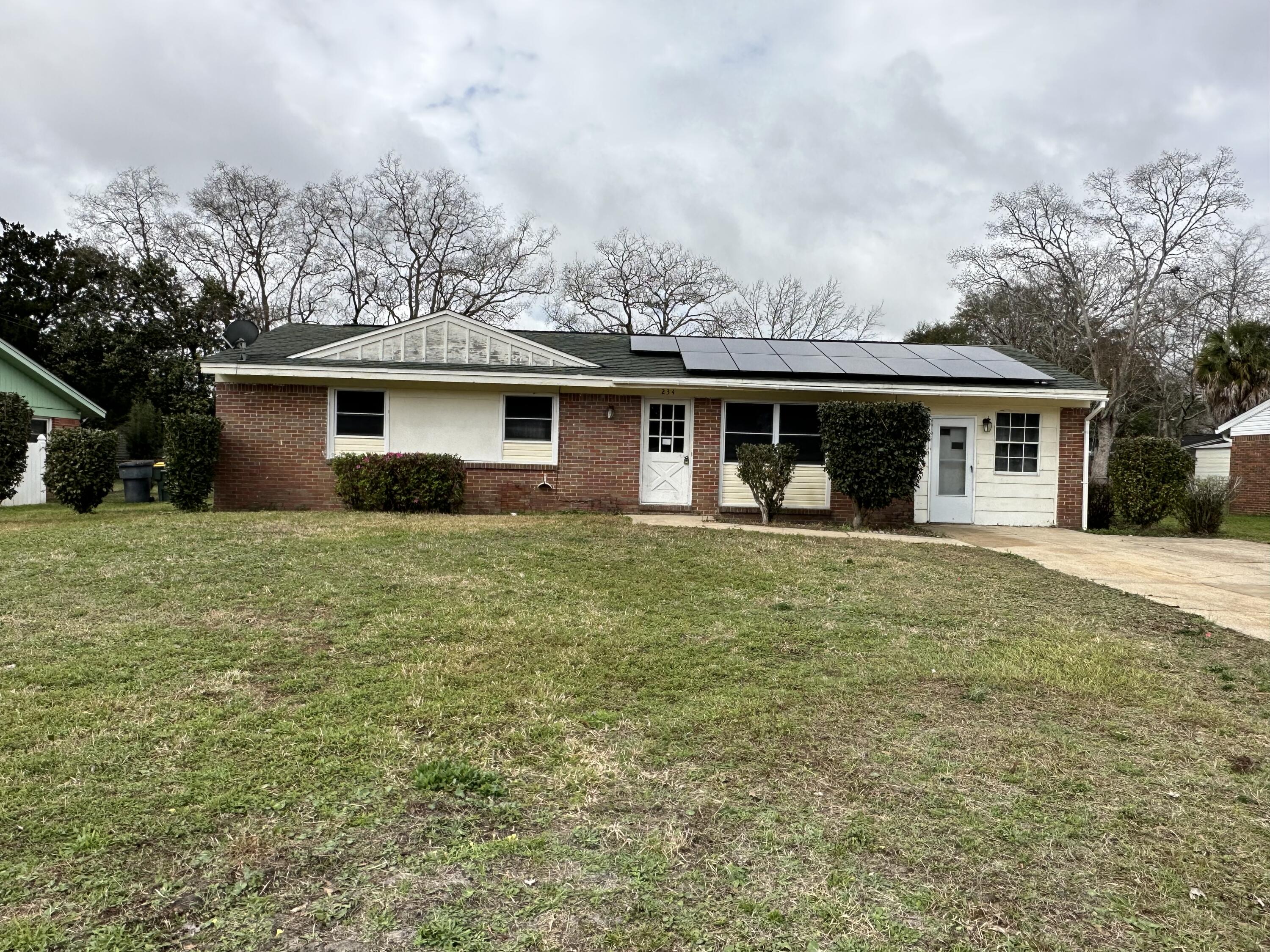Investor special! Lots of potential on this 4 bedrooms 2 bathrooms home in the heart of Fort Walton Beach. Easy commute to both bases, schools, shopping, recreation center and parks. Home is being sold AS IS. Buyer to verify all pertinent information including sq footage and lot dimensions.