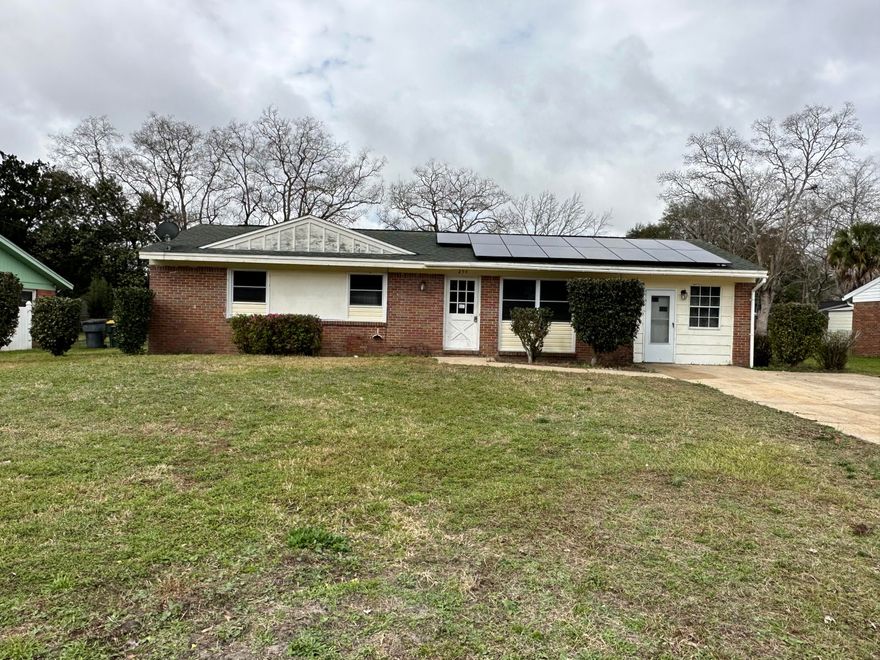 Investor special! Lots of potential  on this 4 bedrooms 2 bathrooms home in the heart of Fort Walton Beach.   Easy commute to both bases, schools, shopping, recreation center and parks. Home is being sold AS IS. Buyer to verify all pertinent information including sq footage and lot dimensions.