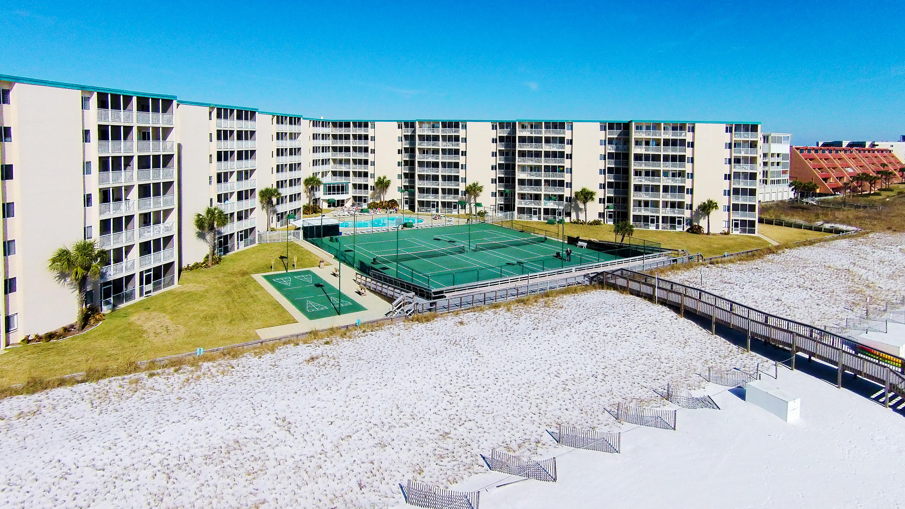 HOLIDAY SURF & RACQUET CLUB - Residential