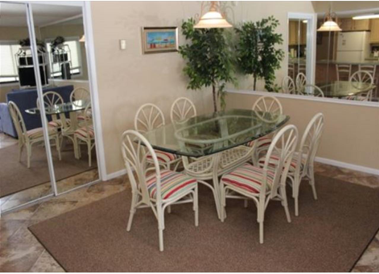 HOLIDAY SURF & RACQUET CLUB - Residential