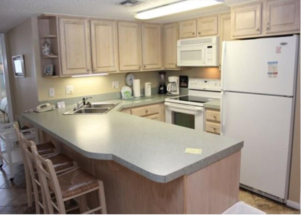 HOLIDAY SURF & RACQUET CLUB - Residential