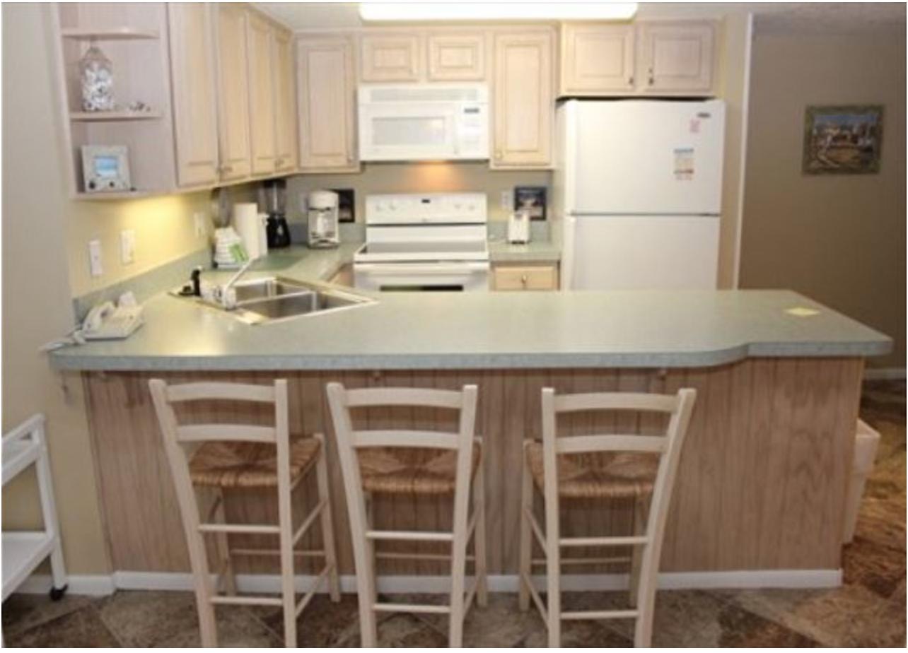 HOLIDAY SURF & RACQUET CLUB - Residential