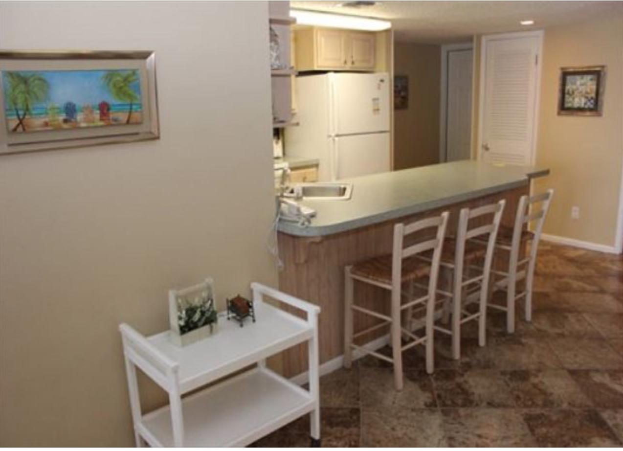 HOLIDAY SURF & RACQUET CLUB - Residential