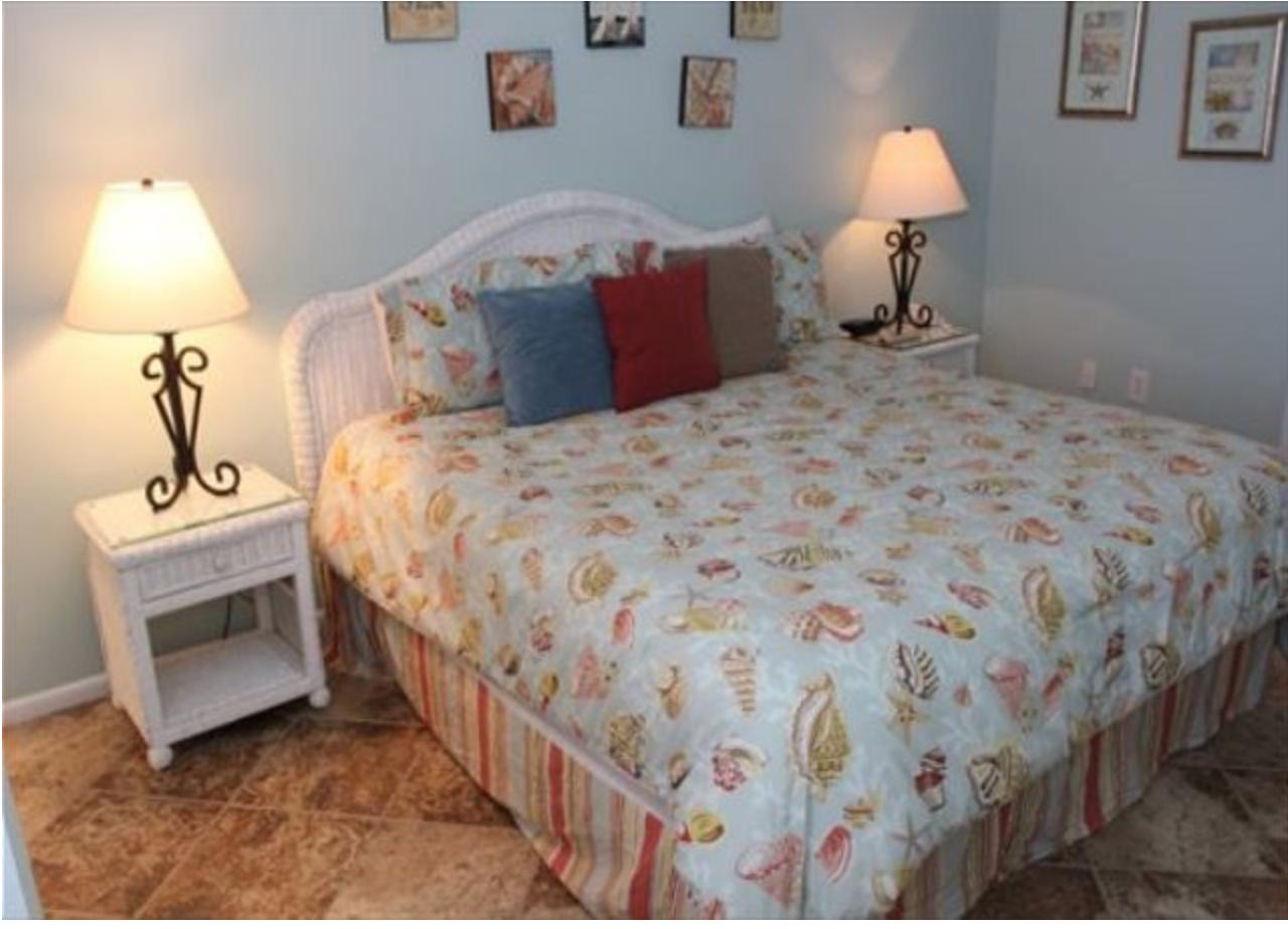 HOLIDAY SURF & RACQUET CLUB - Residential