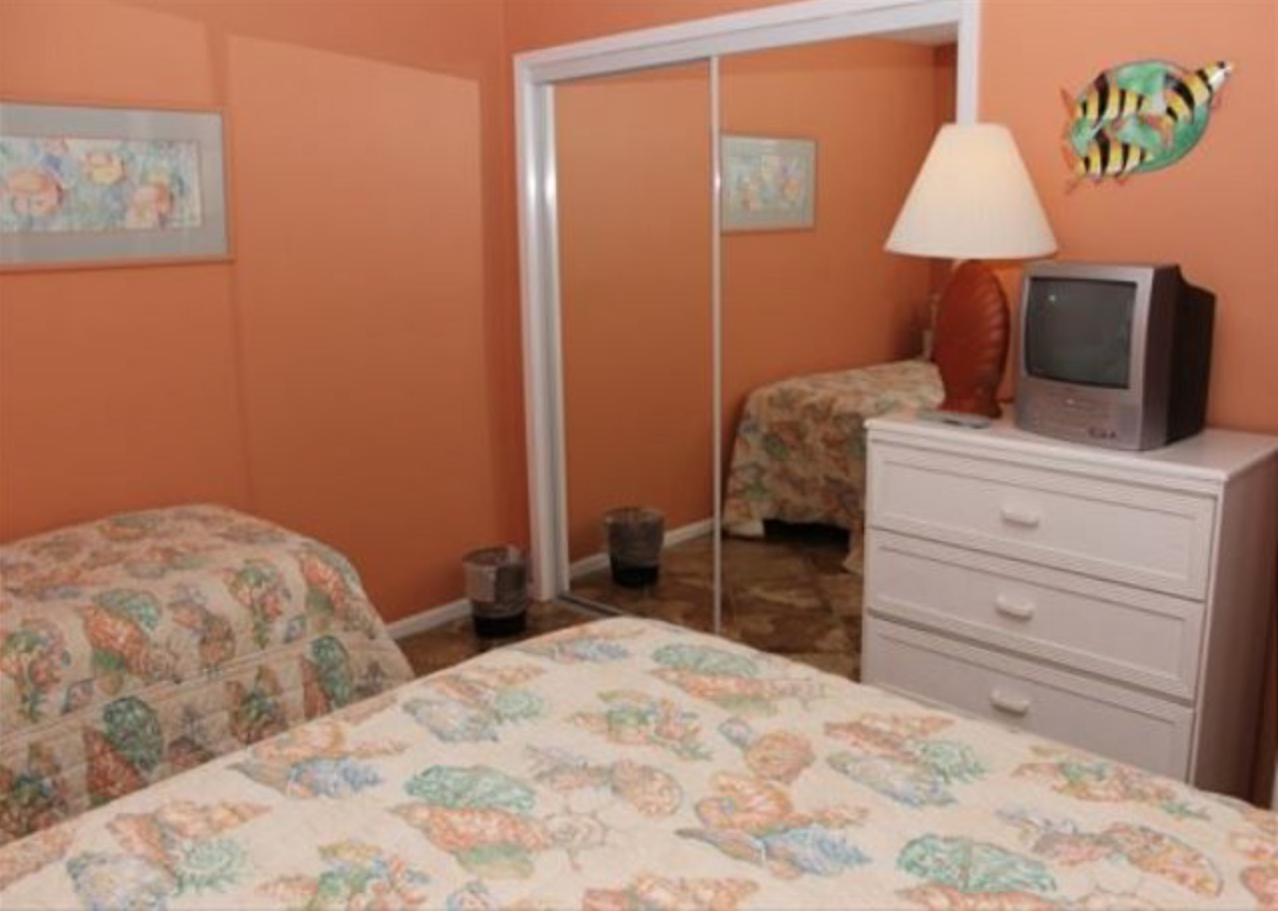 HOLIDAY SURF & RACQUET CLUB - Residential