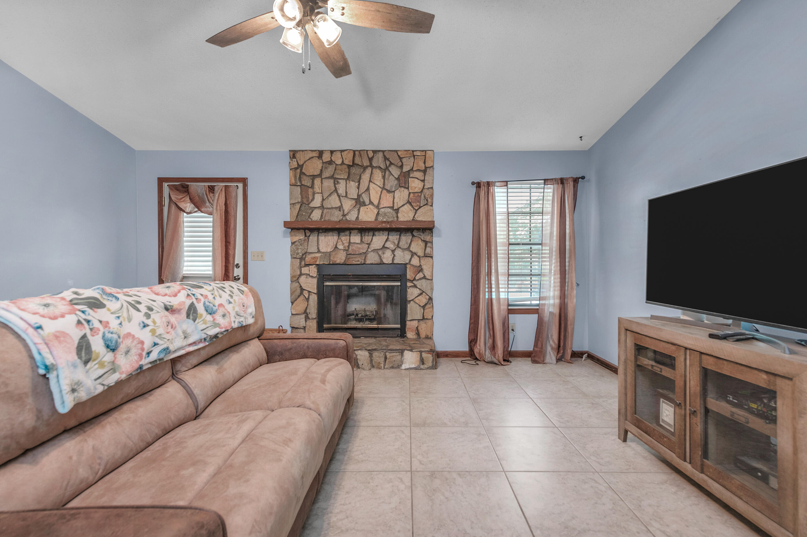 COUNTRYVIEW ESTATES 1ST ADDN - Residential