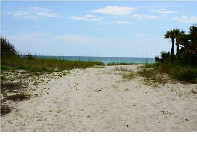 NO RECORDED SUBDIVISION - Land