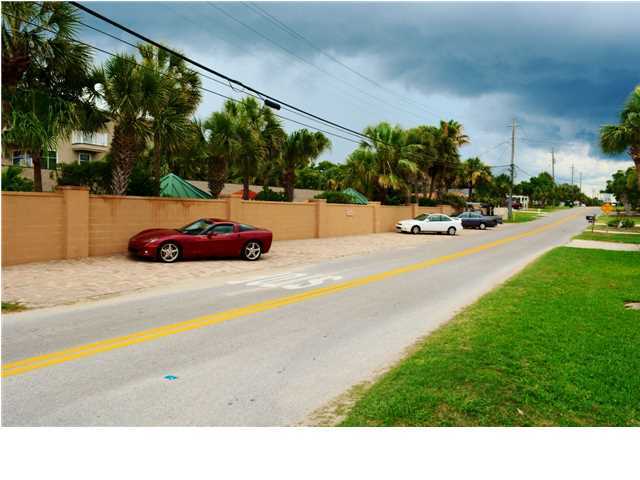 NO RECORDED SUBDIVISION - Land