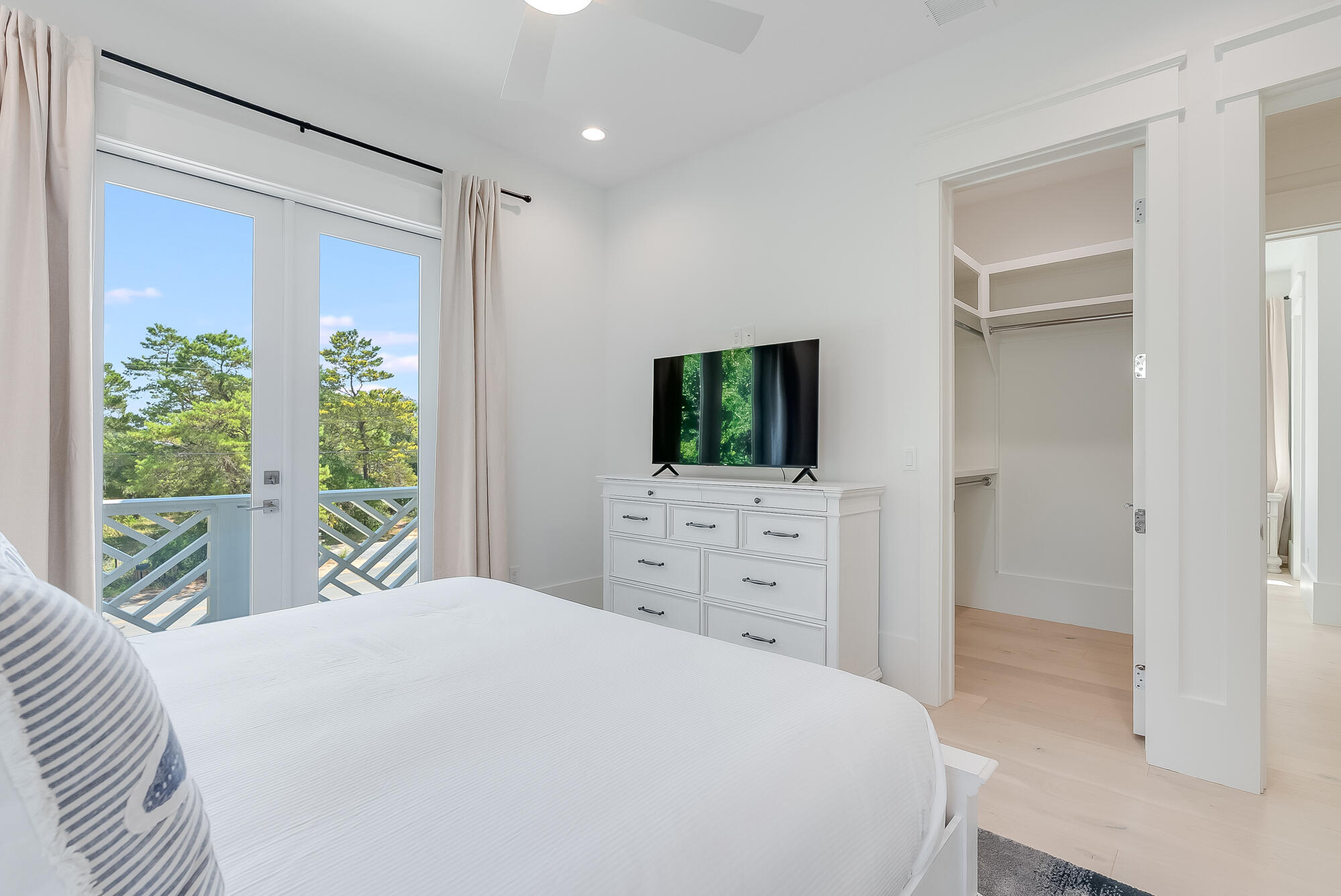 EASTERN LAKE S/D - Residential