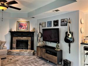 QUAYSIDE VILLAGE PH III - Residential Lease