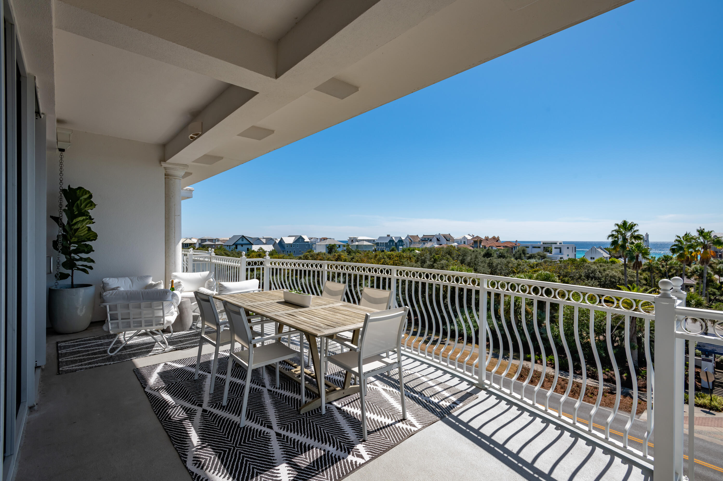 ALEXANDER AT PALM COURT - Residential