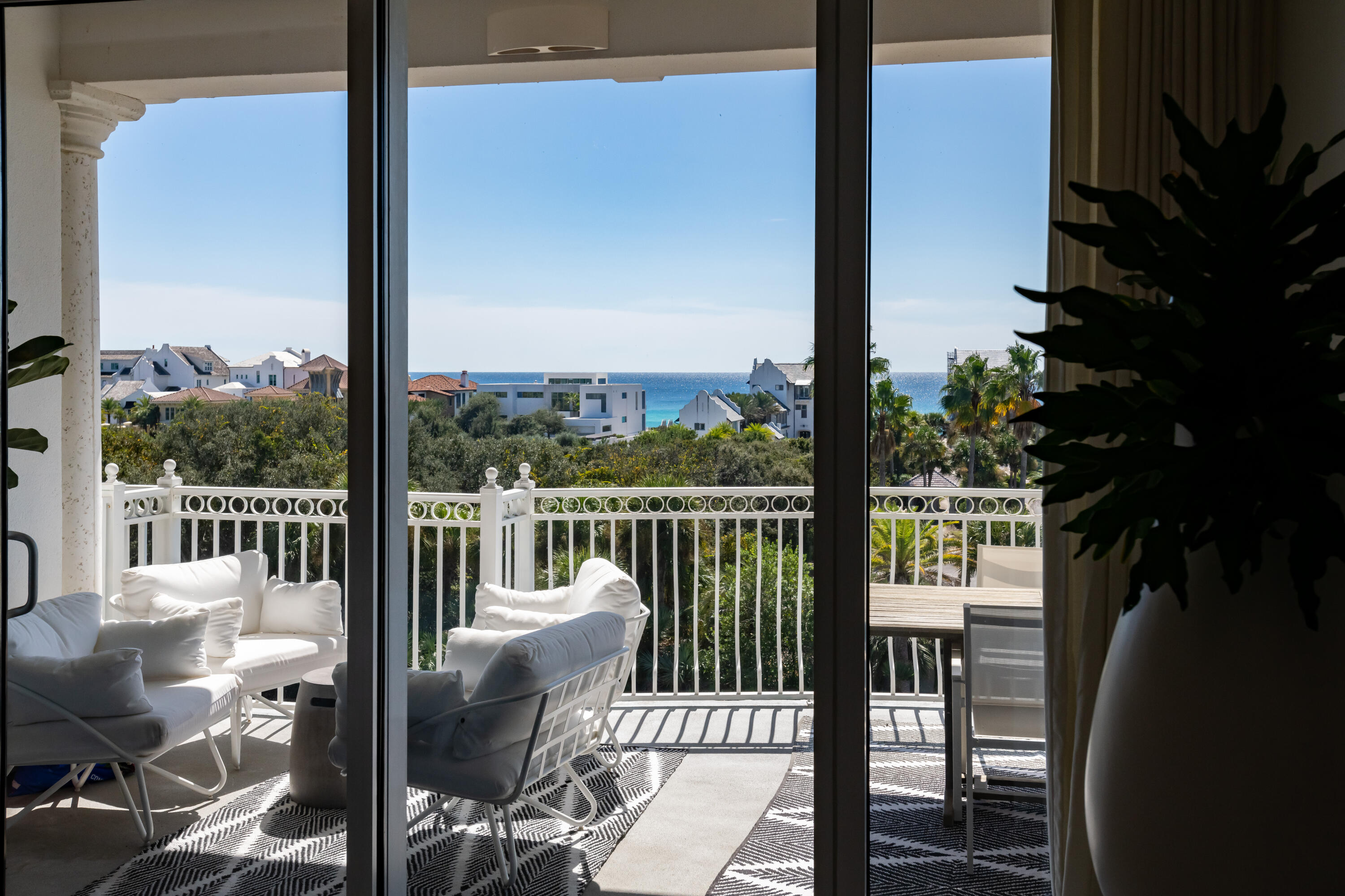 ALEXANDER AT PALM COURT - Residential