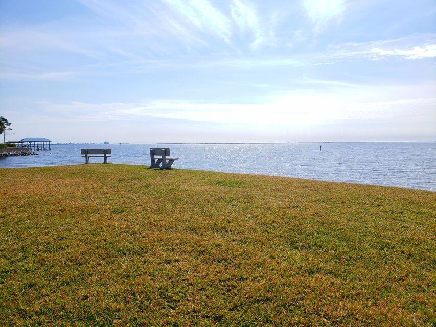 FINISTERRA CONDO - Residential