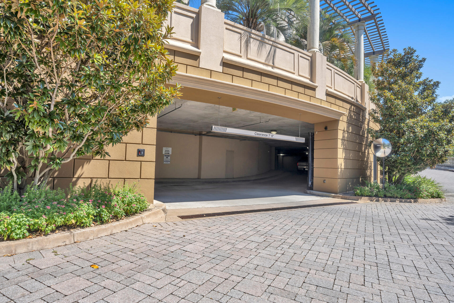 ONE WATER PLACE - Residential