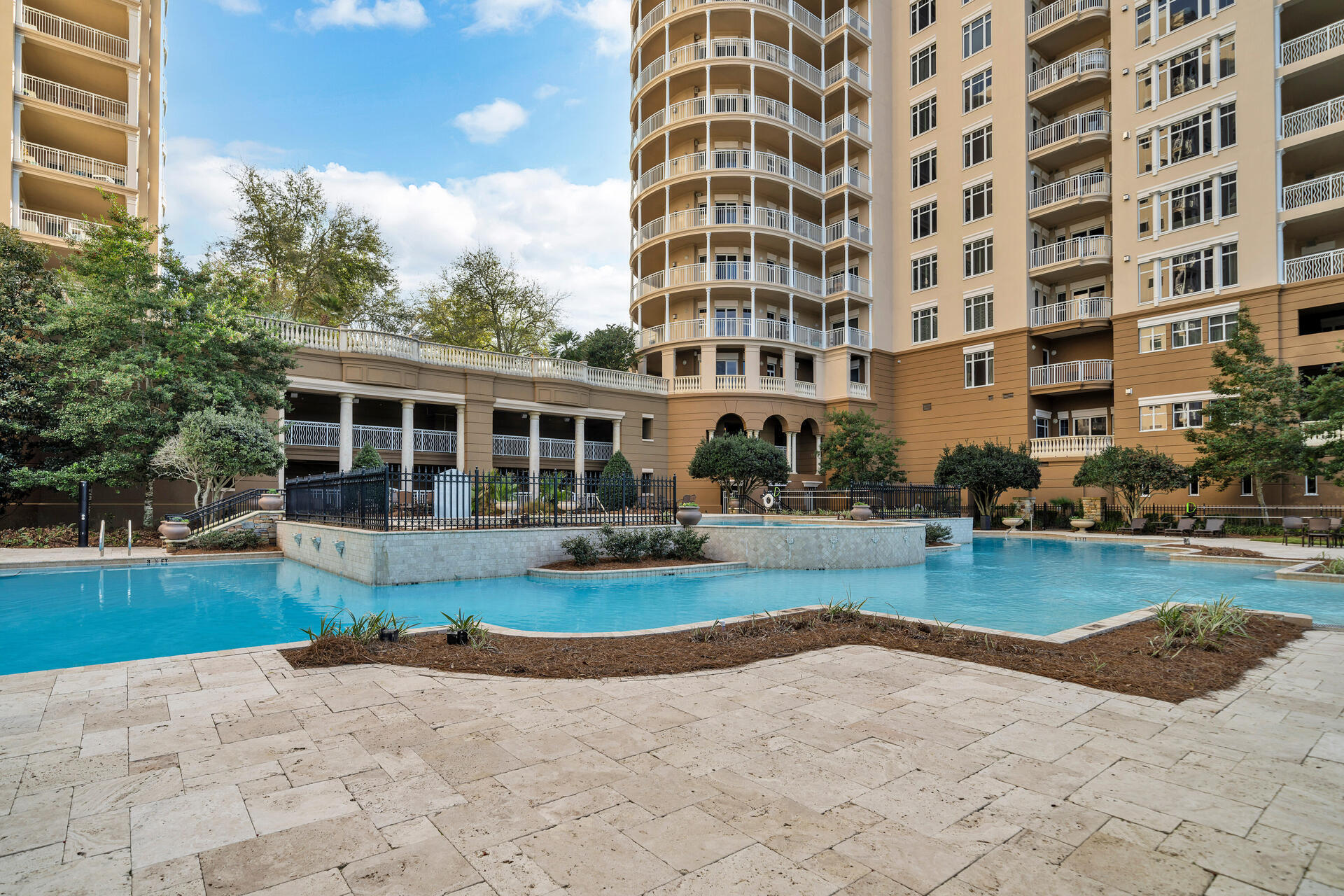 ONE WATER PLACE - Residential