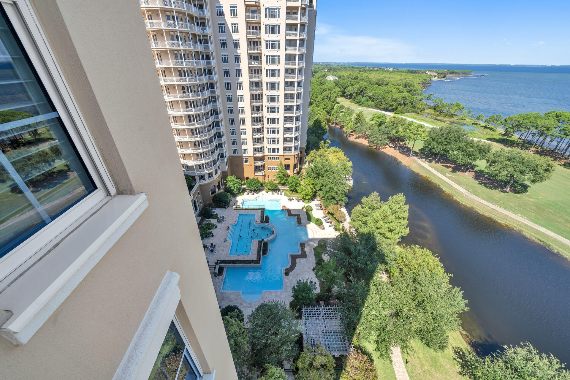 ONE WATER PLACE - Residential